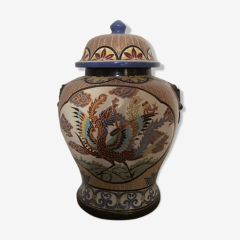Vase asiatique avec couvercle