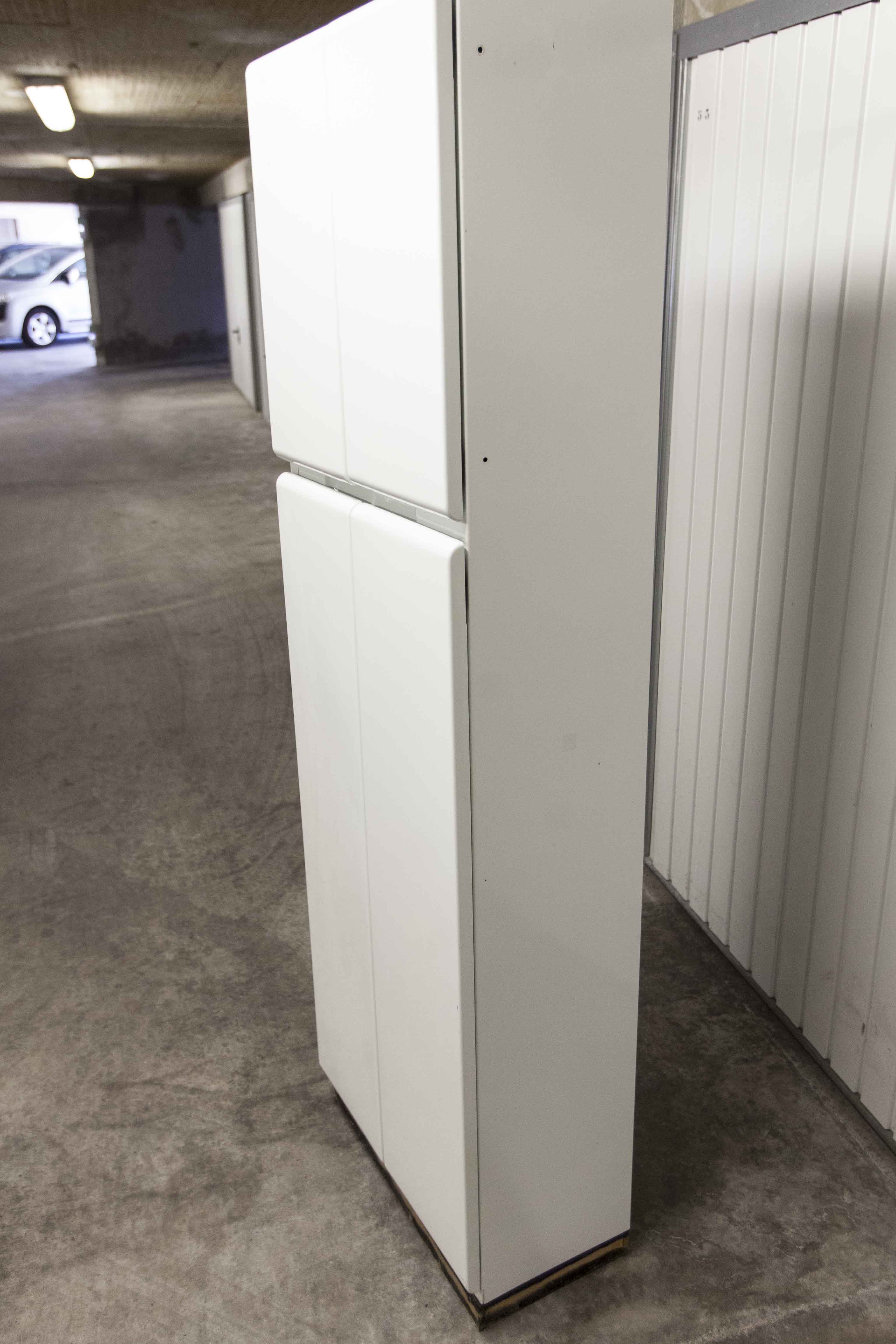Bathroom cabinet in white metal 1960