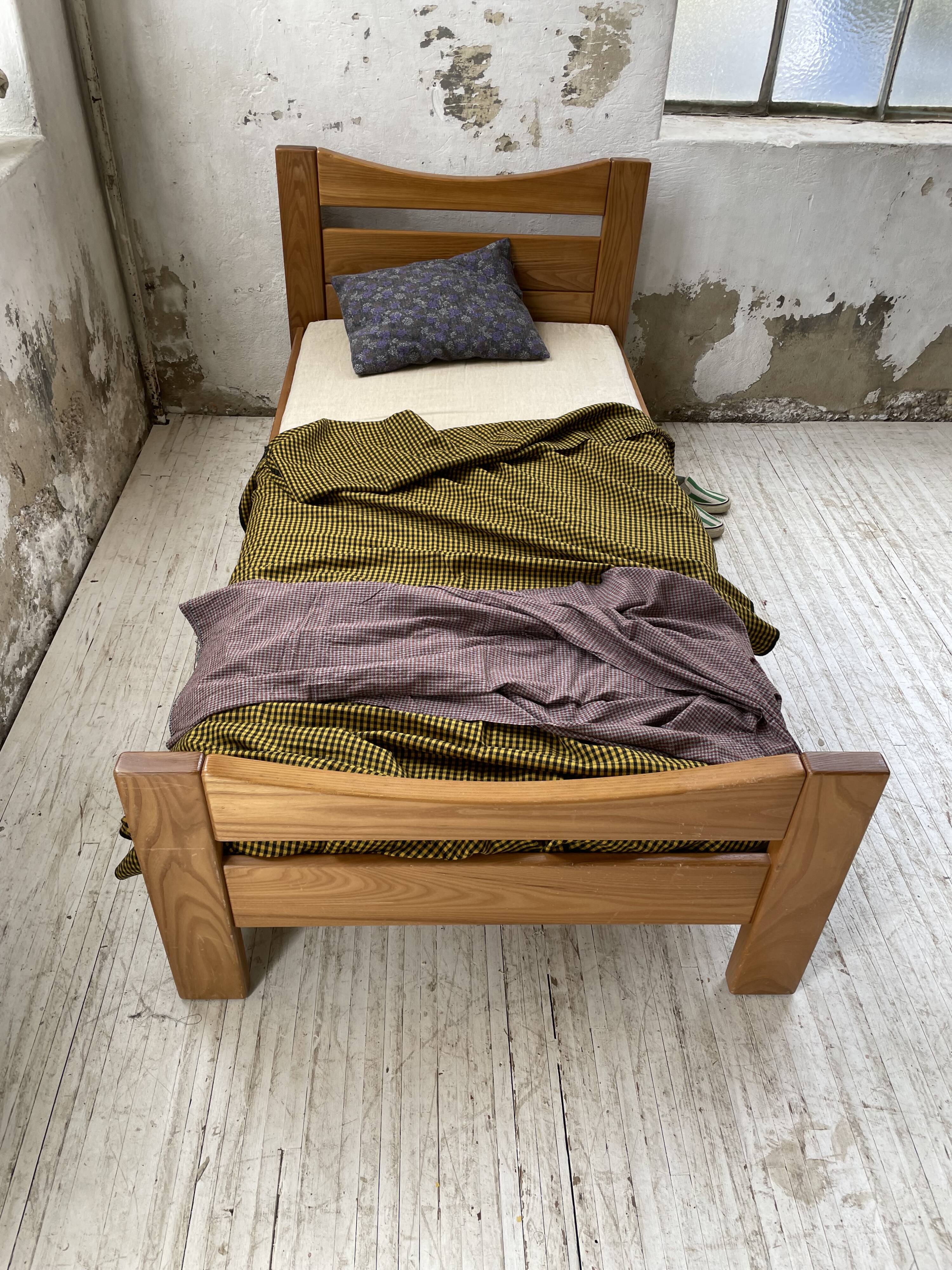 Maison Regain solid single bed