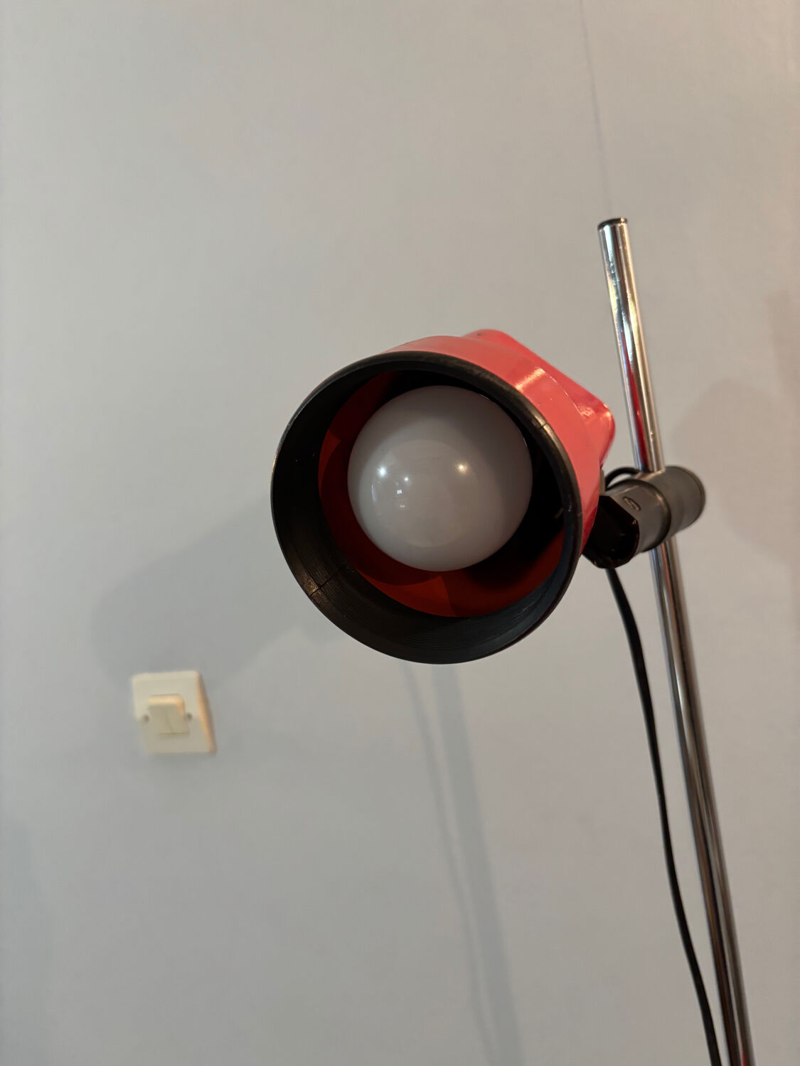 Vrieland vintage two-lamp floor lamp from the 1980s.