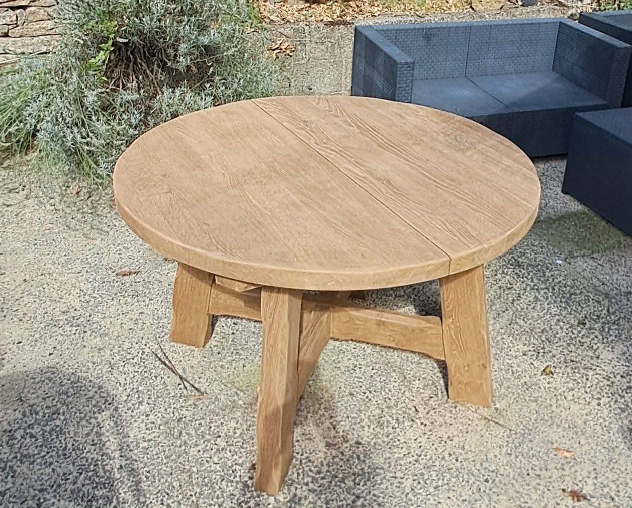 Brutalist round dining table in solid oak by De Puydt – Extendable 120/200