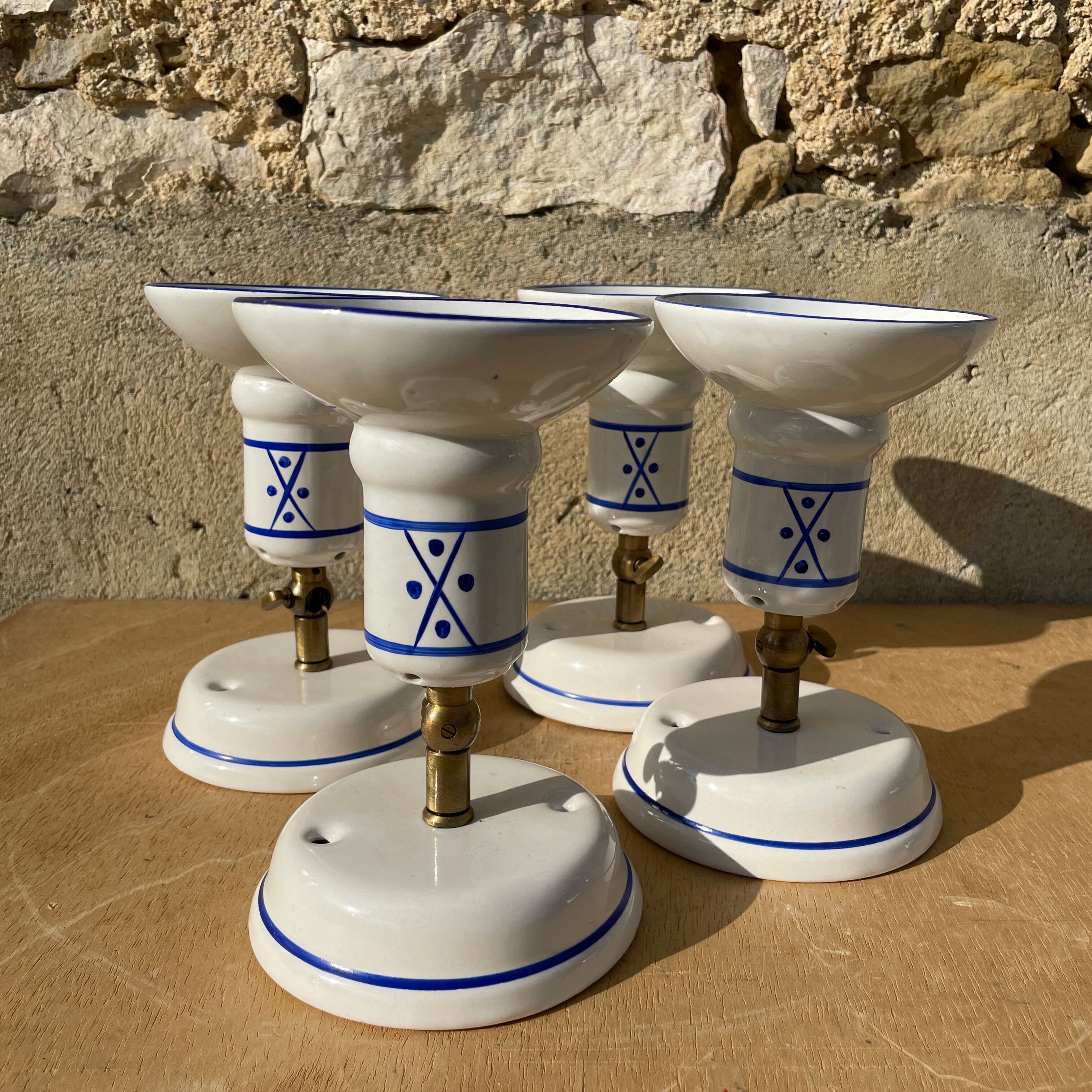 4 faience and brass ball and ball wall lamps - made in Italy