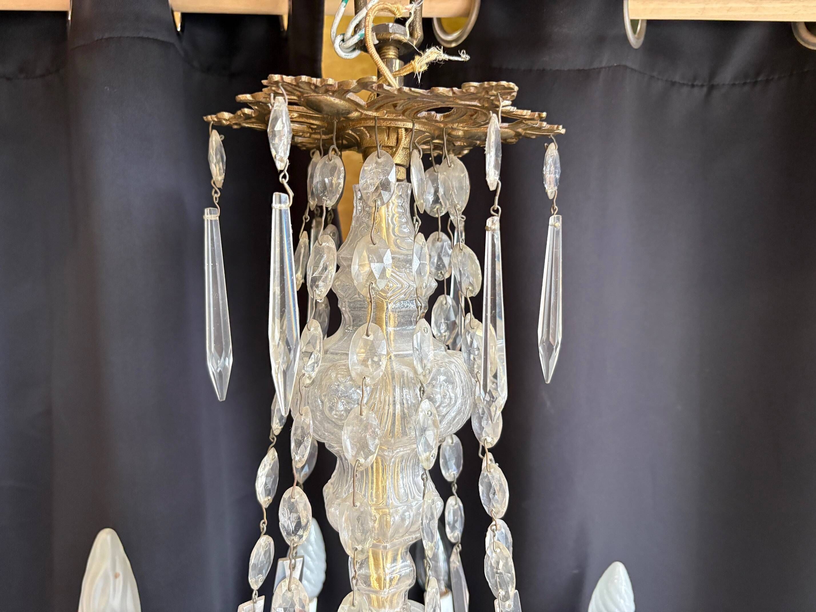 Large chandelier with glass and gilded brass pendants – 10 arms – 80 cm
