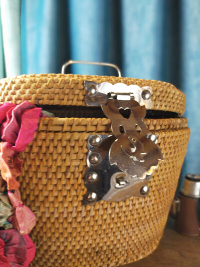 Old Chinese travel tea basket