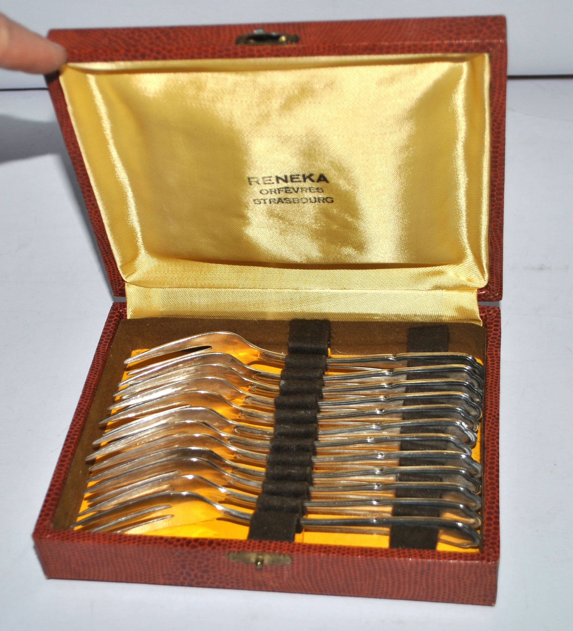Set of 12 RENEKA cake dessert forks Victoria Spatours contour model 15cm