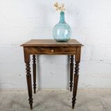 The small table with Louis XVI charm.