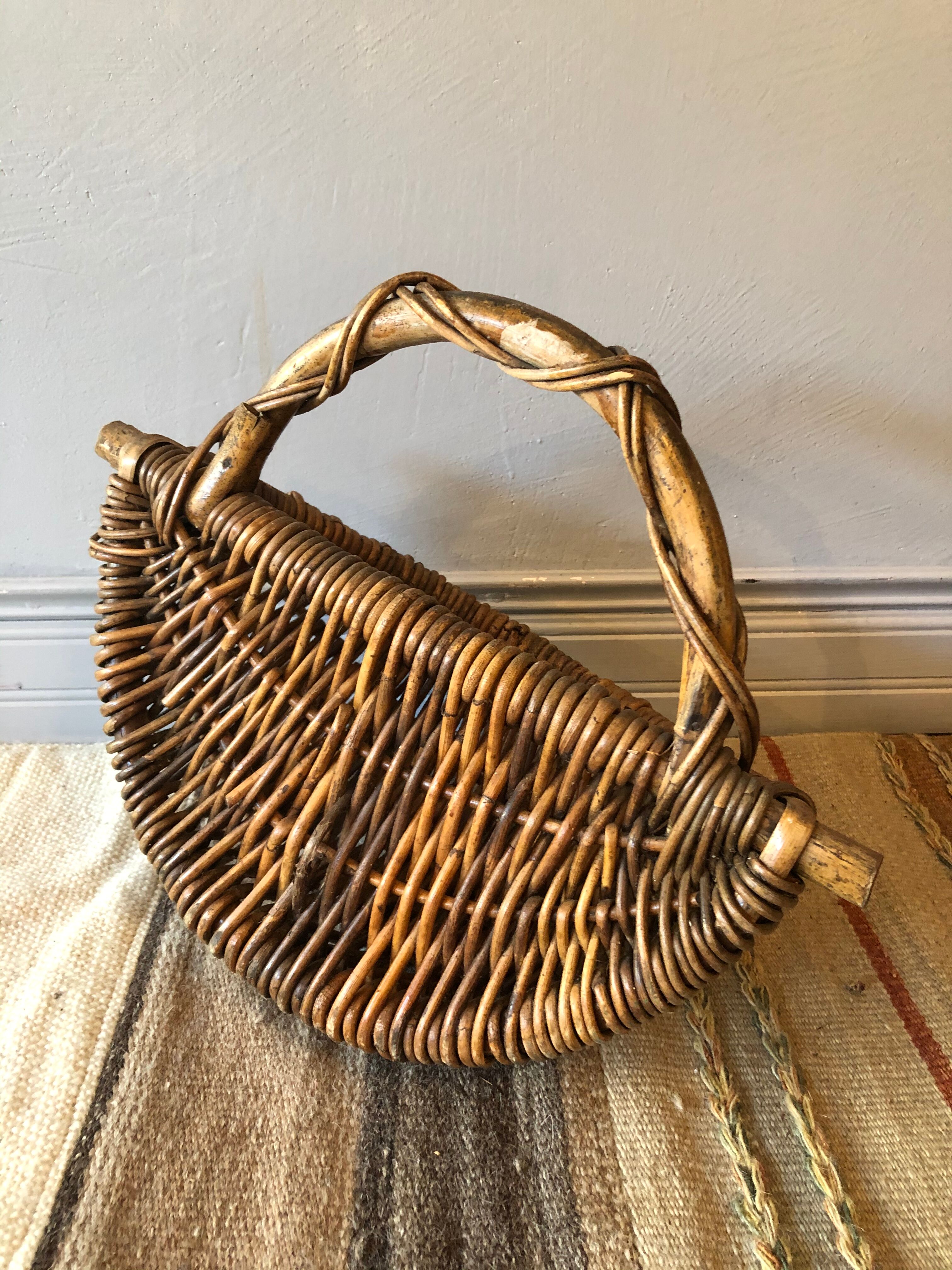 Rattan basket to hang