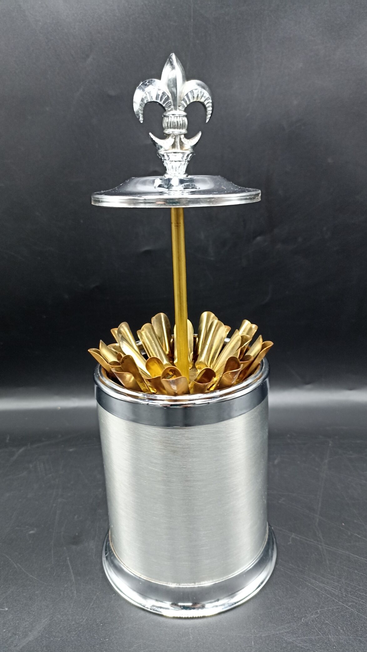 Vintage cigarette dispenser - fleur de lys