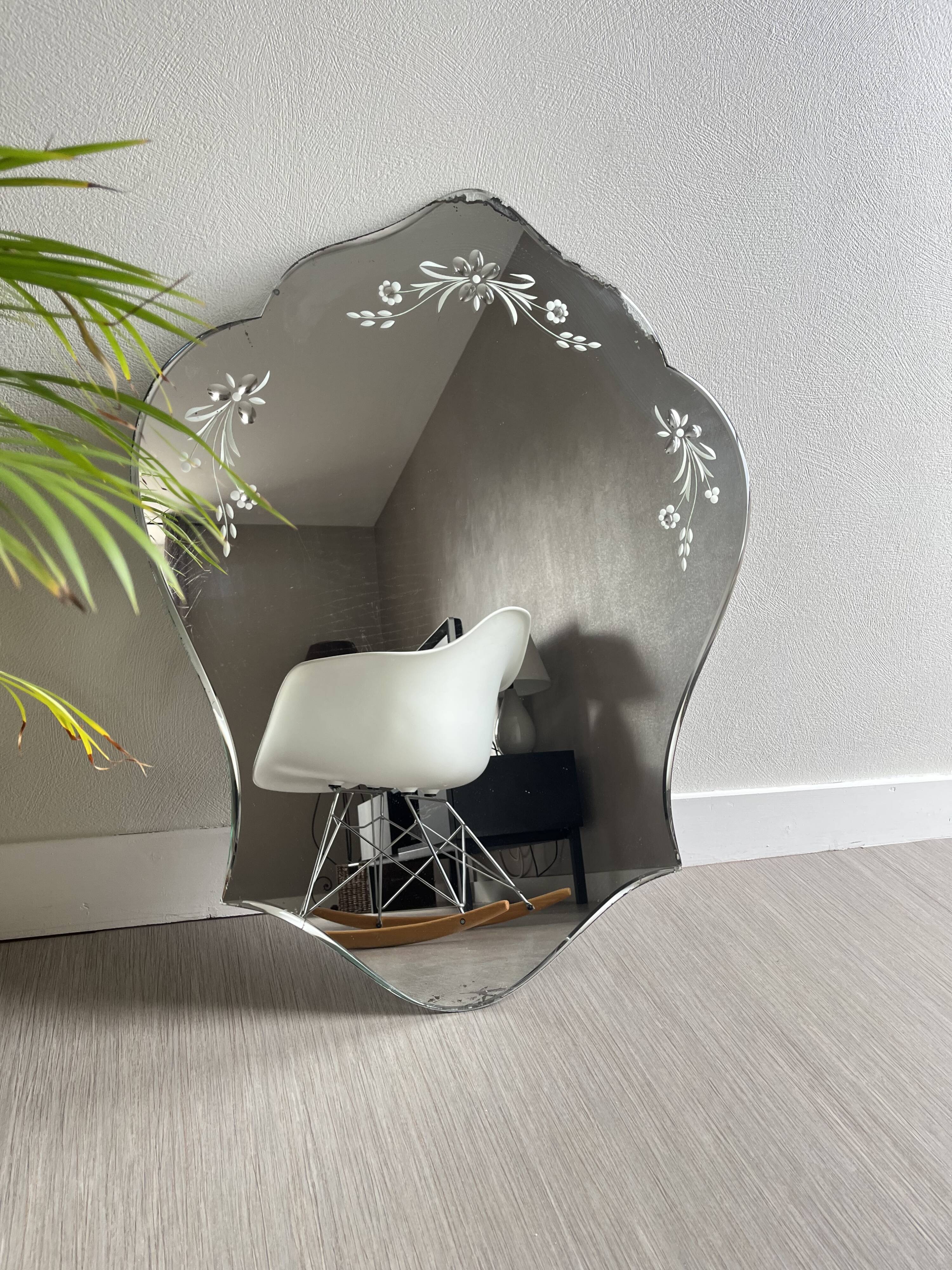 Miroir biseauté ciselé fleurs type vénitien 59x75cm