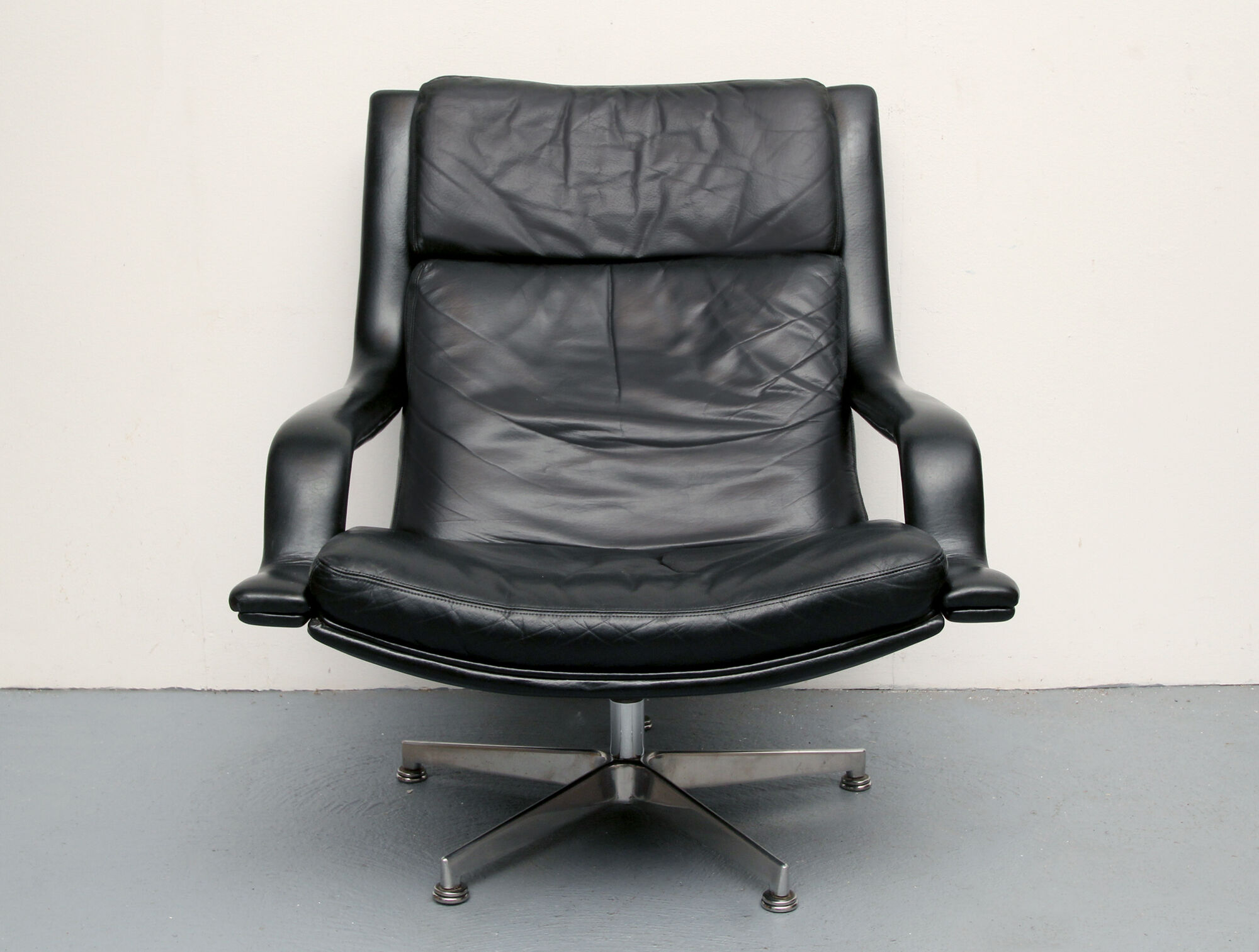 1970s leather swivel chair from geoffrey hartcourt for artifort