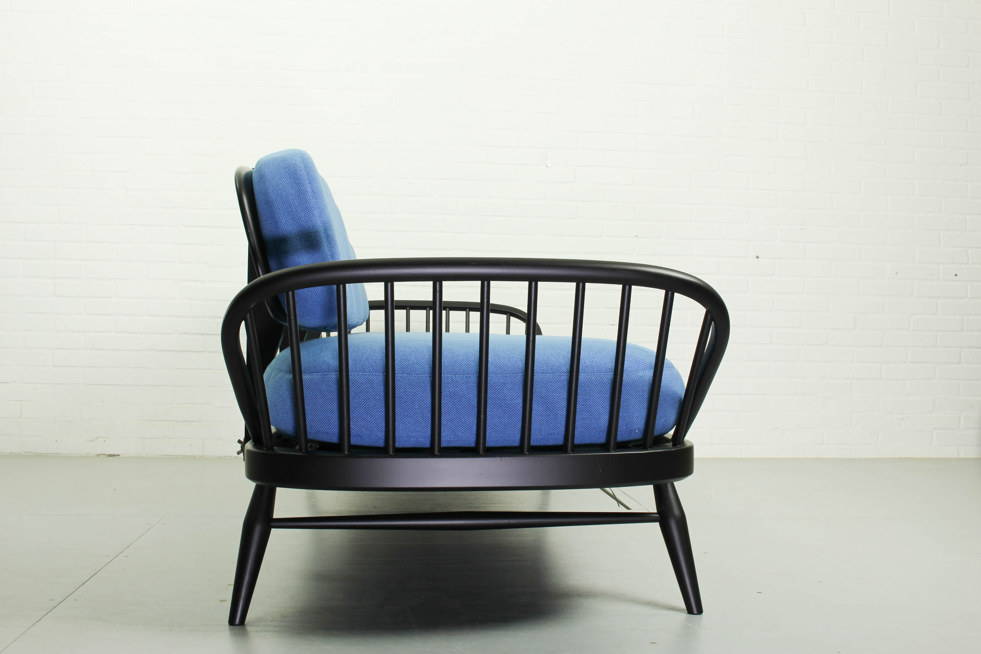 Lounge set with sofa daybed model ‘355’ and 2 windsor lounge chairs Lucian Ercolani for Ercol