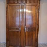 Armoire en noyer d'époque Louis XVI