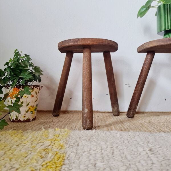 Paire de tabourets tripodes anciens brutalistes - art populaire