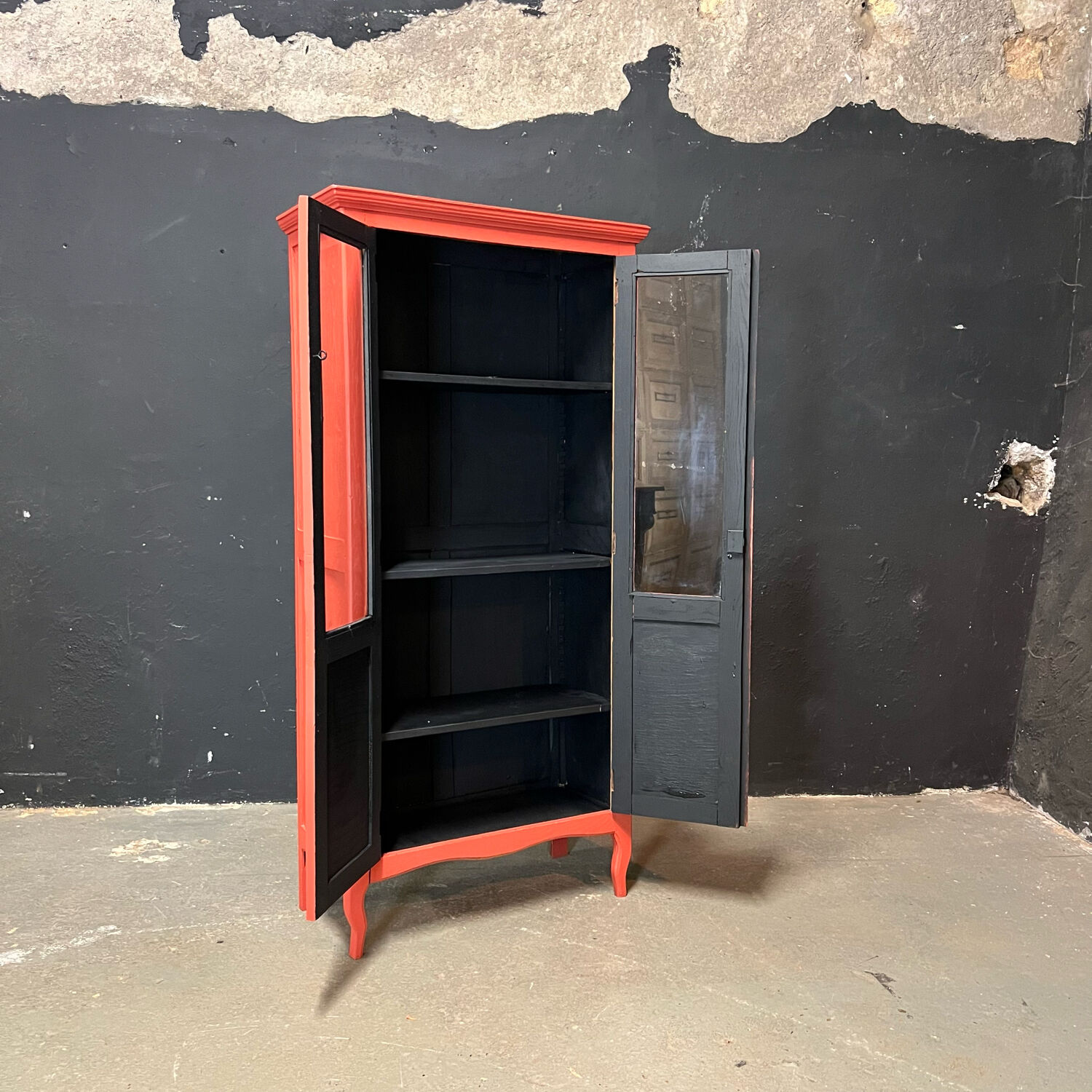 Terracotta glass cabinet