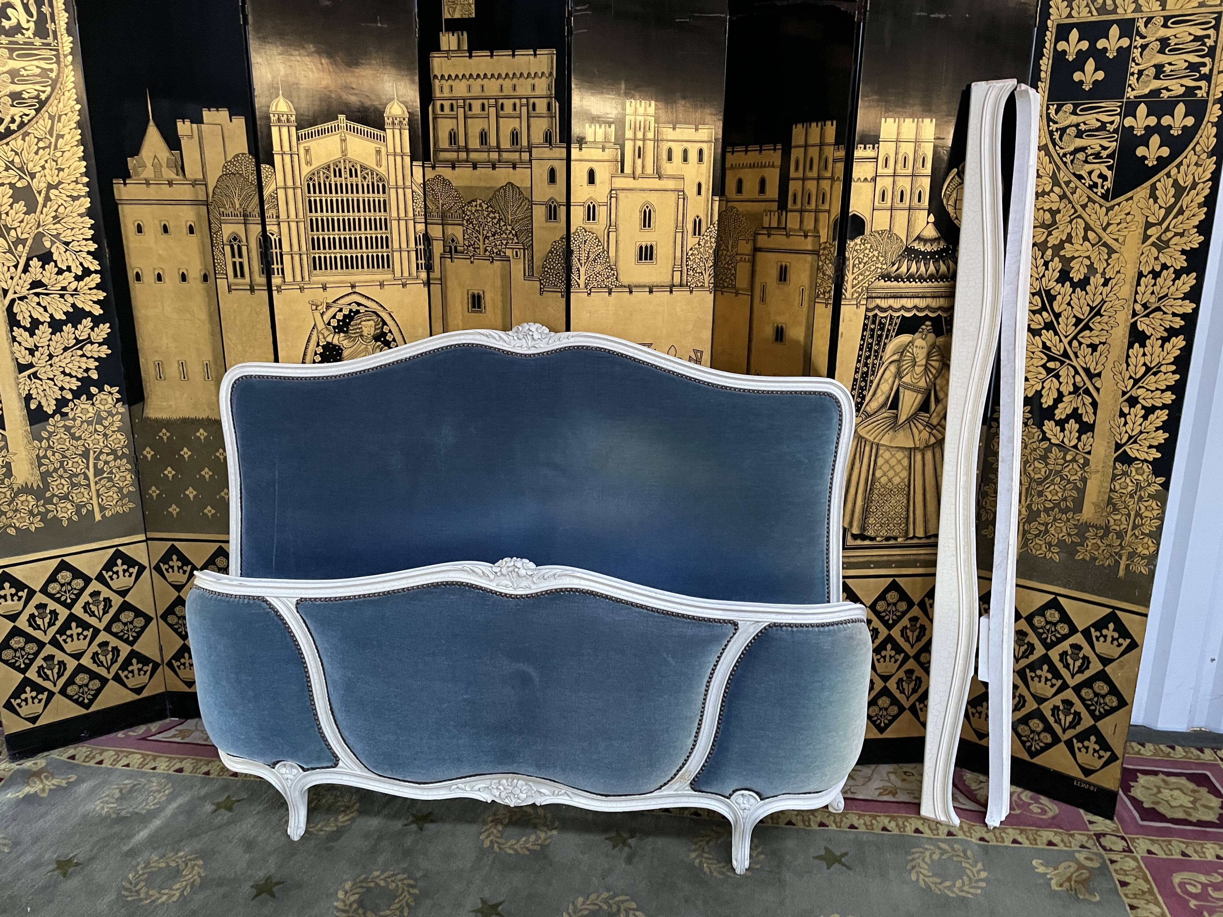 Bed basket Louis XV blue velvet