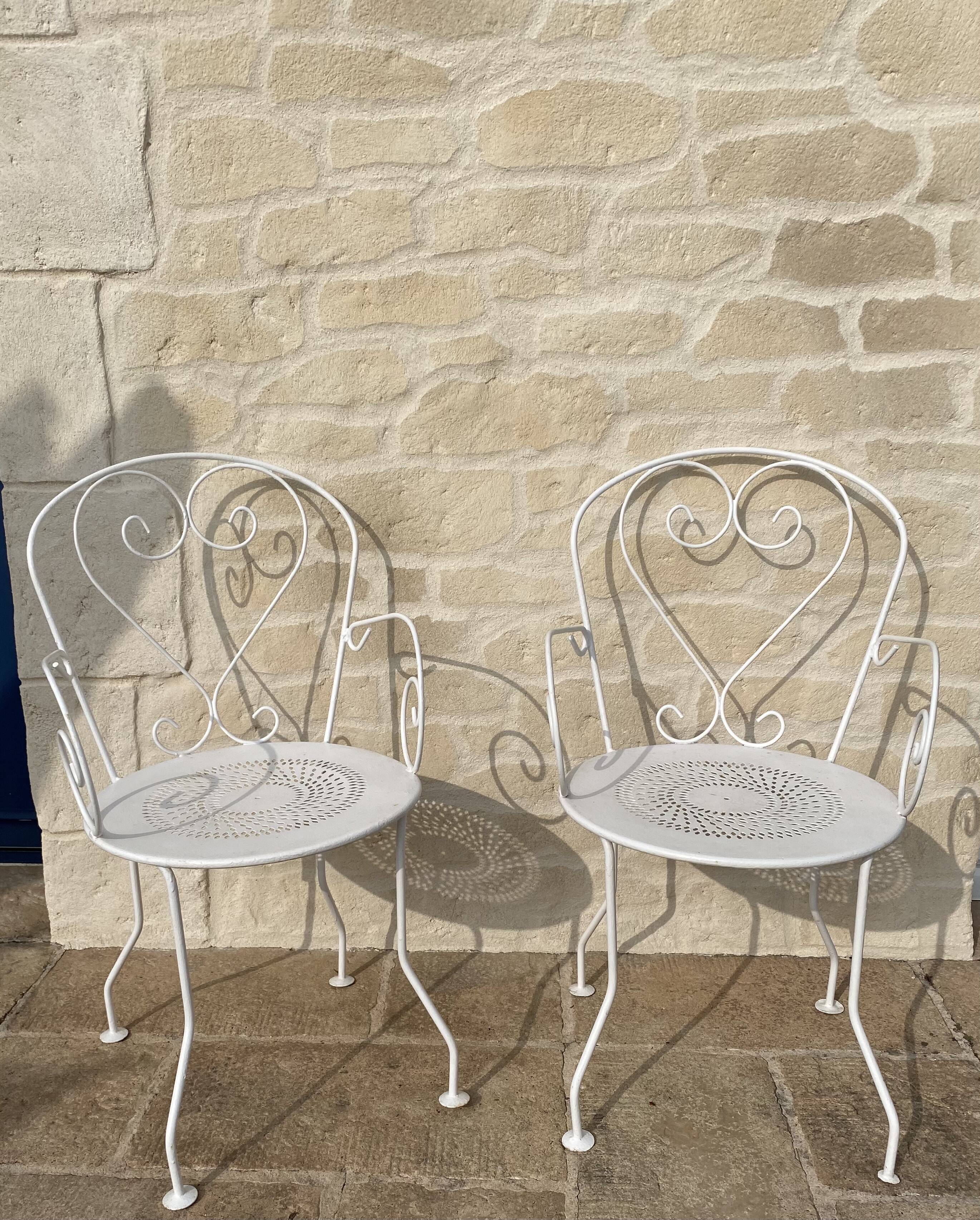 Lot de 2 anciens fauteuils de jardin en fer forgé