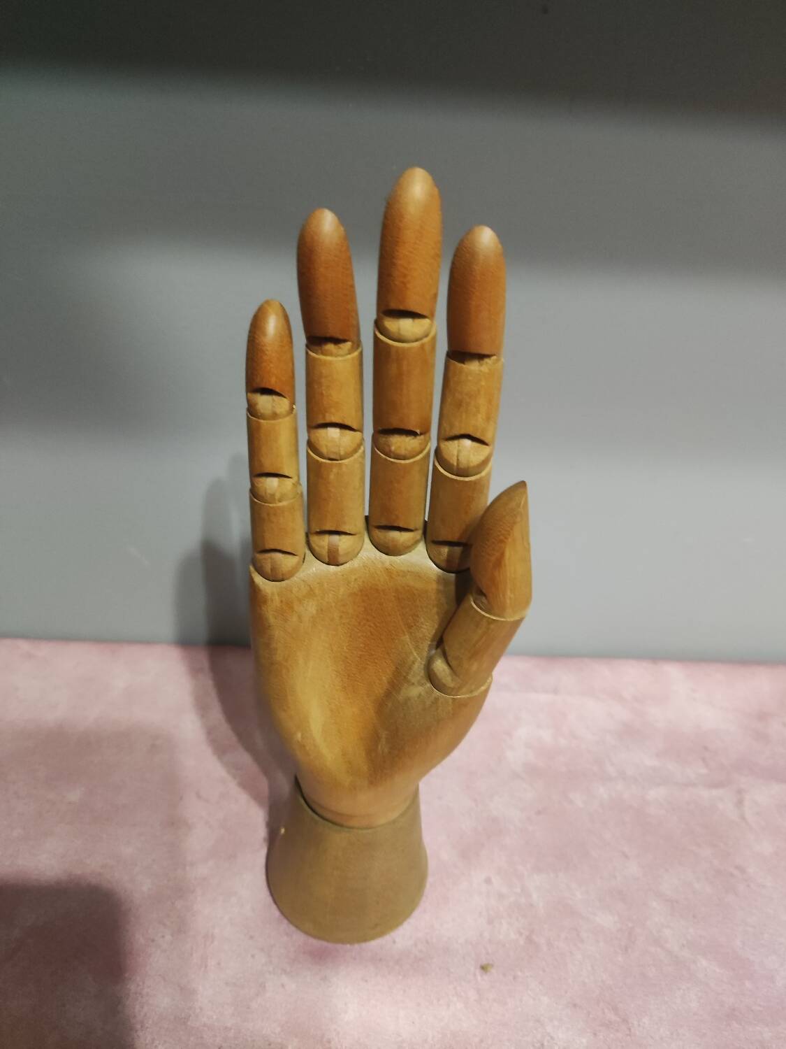 Articulated wooden hand