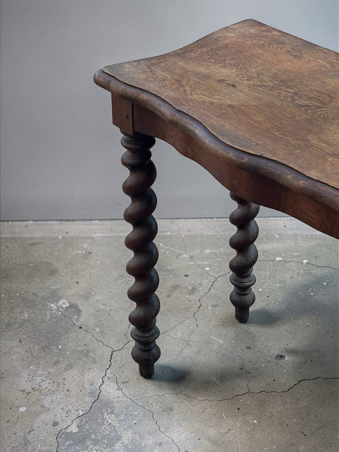 Console en bois massif pieds tournés