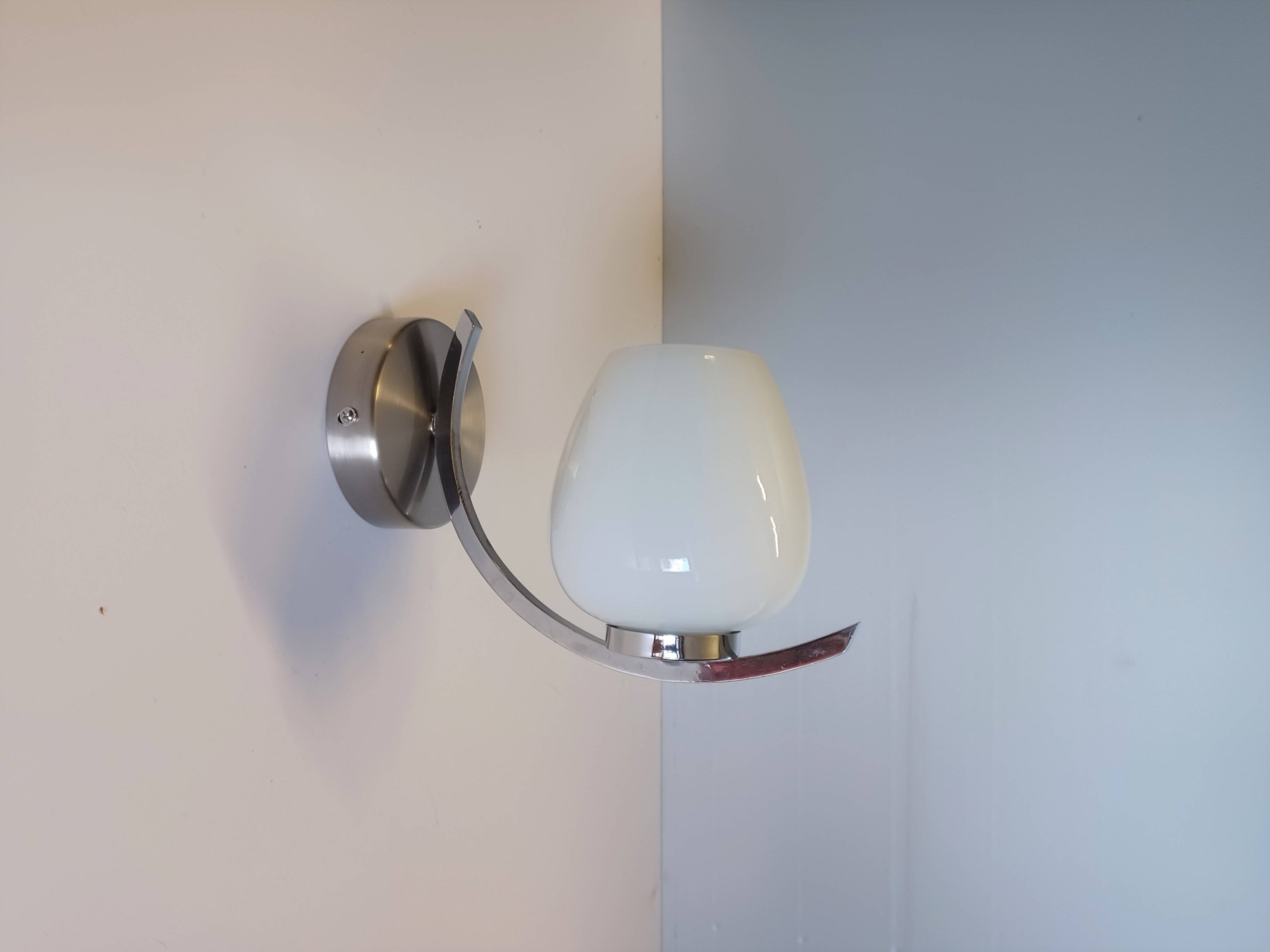 Vintage wall lamp - Chrome and opaline - 1970