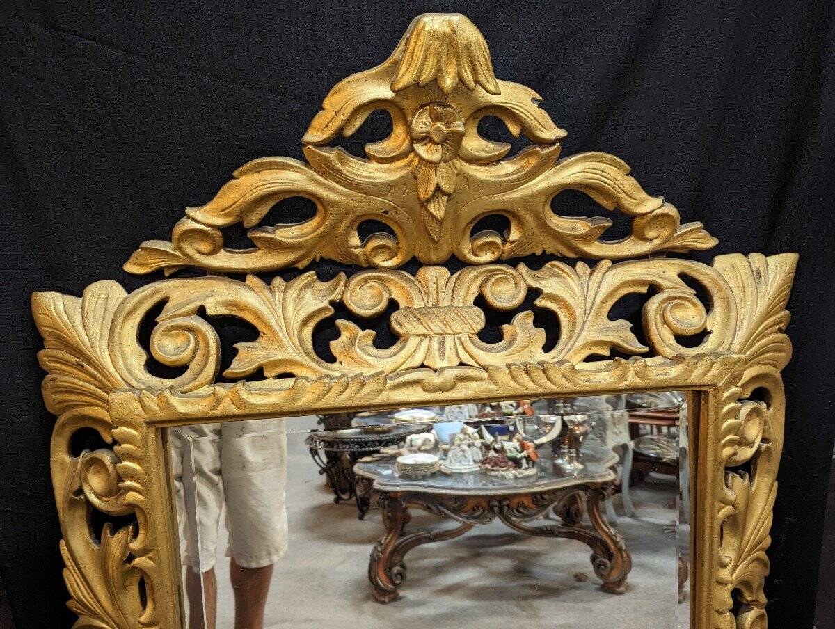Large Italian mirror in carved and gilded wood