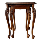 Paire de tables gigognes en bois vintage avec plateaux en verre et pieds cabriole