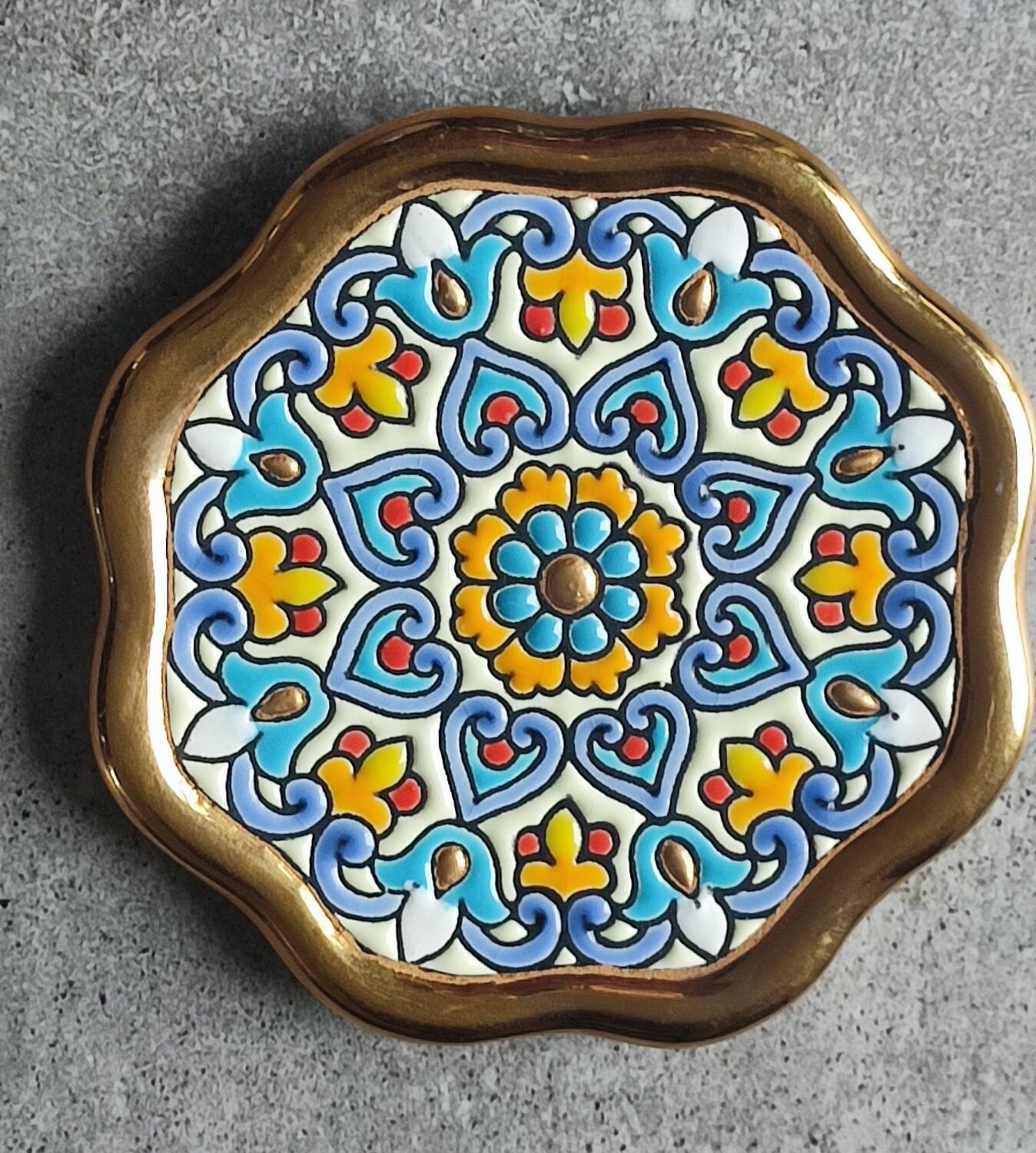 ARTECER Cuerda Seca trivet, 18 carat gold