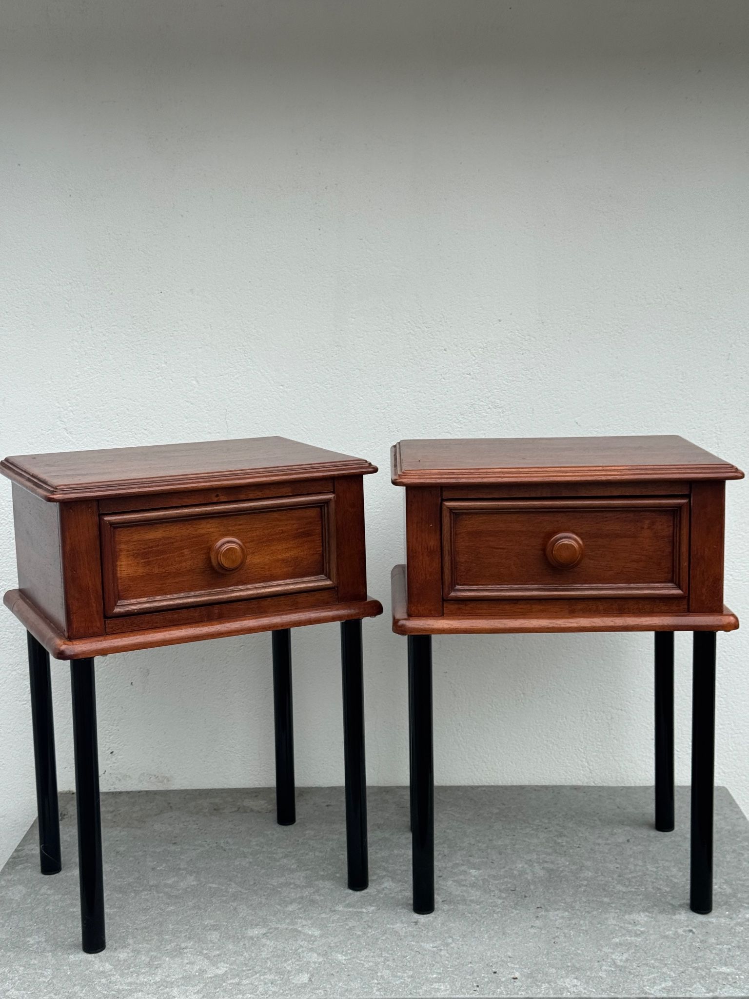Paire de tables de nuit en chêne vintage