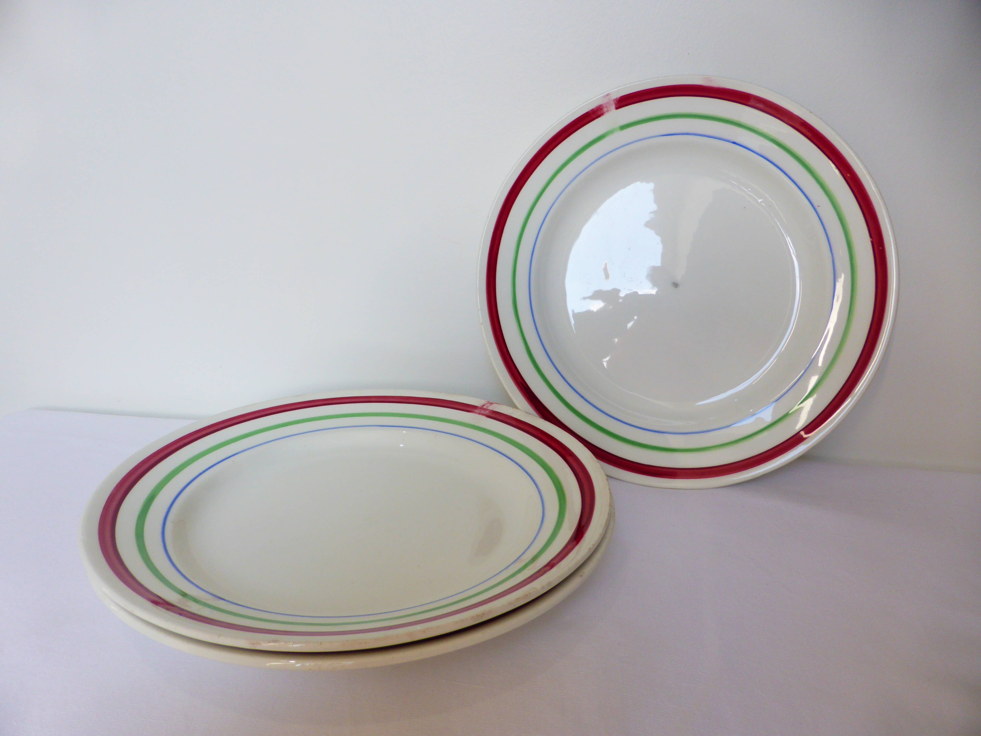 3 vintage porcelain dinner plates 220534