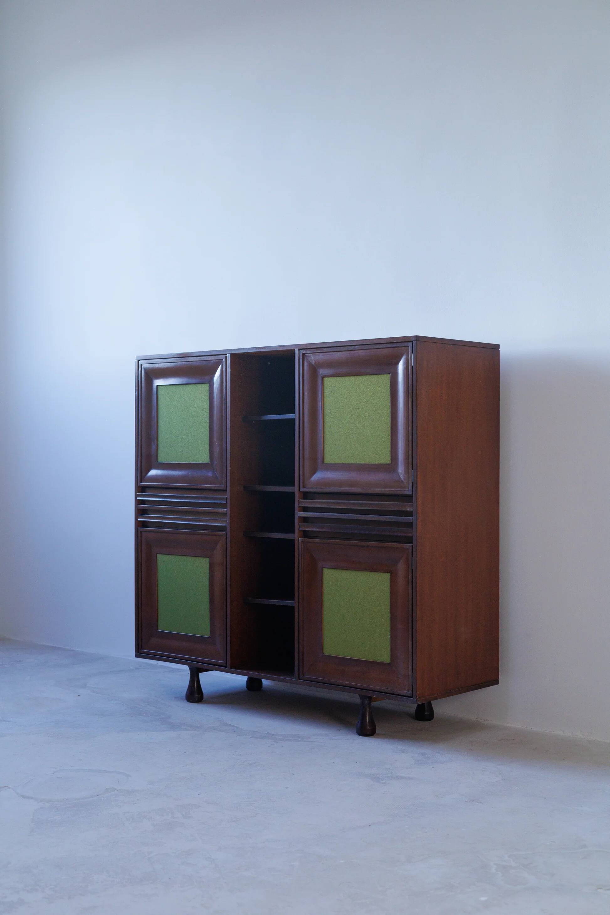 Angelo Cabinet en acajou, Mangiarotti pour Sorgente dei Mobili, Italie, années 1960
