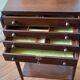 Meuble argentier ou collections  diverses