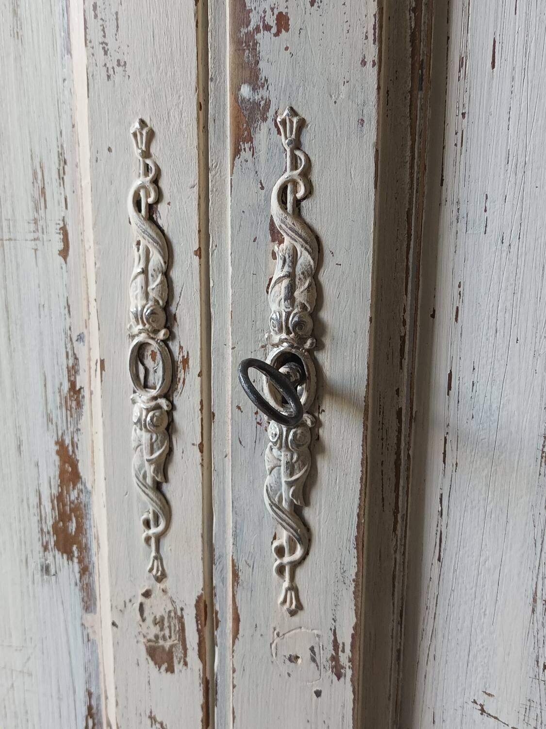 Haut buffet Parisien ancien patiné