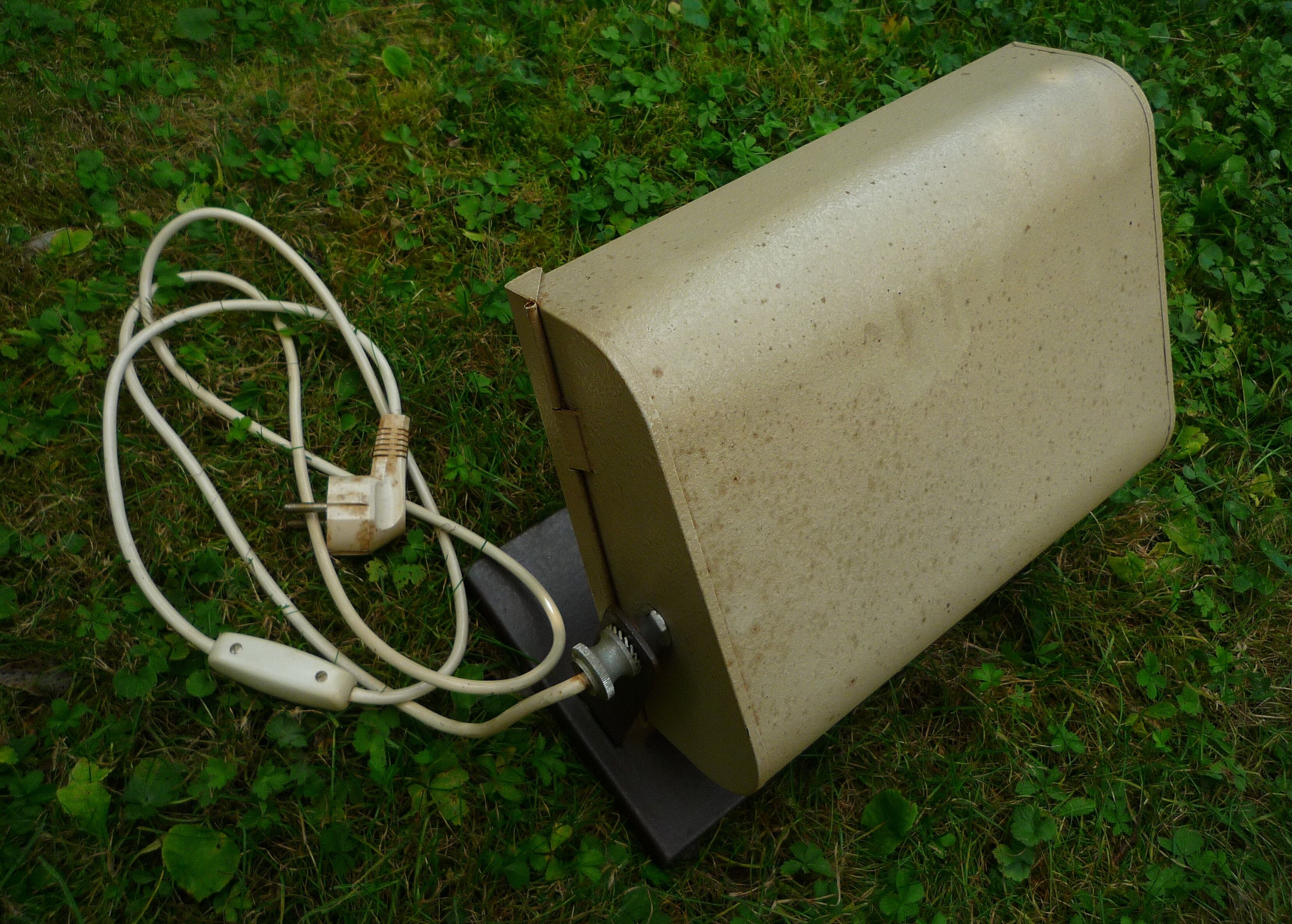 Square red lamp to install, industrial style