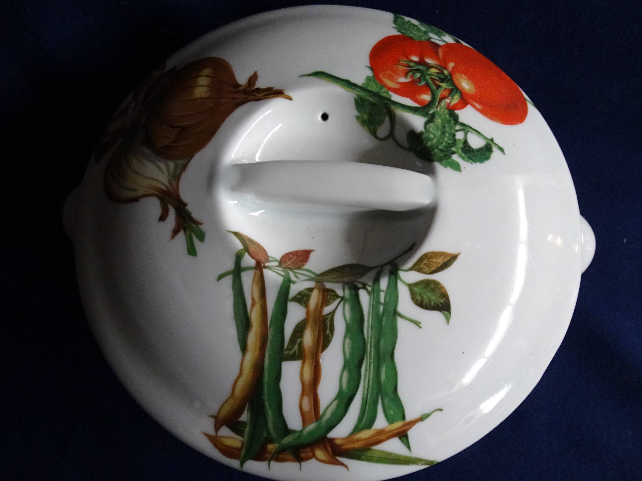 Legumier en porcelaine