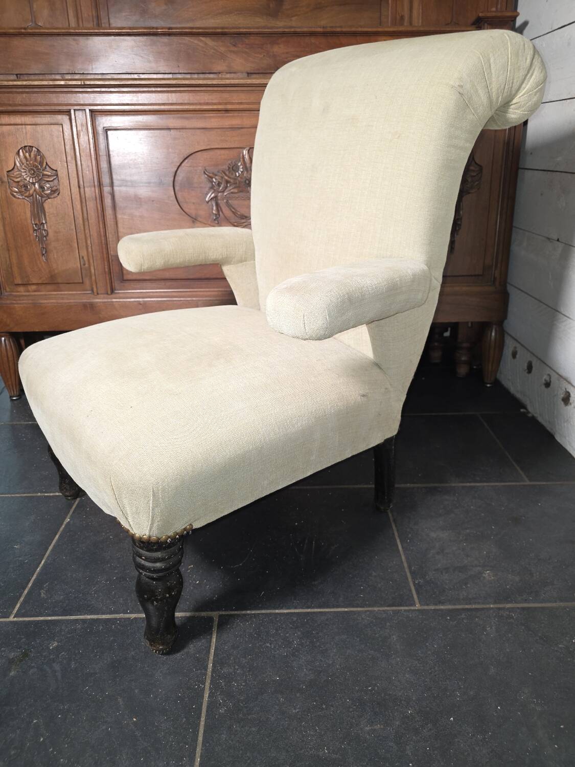 Napoleon III crapaud armchair with a reclined backrest