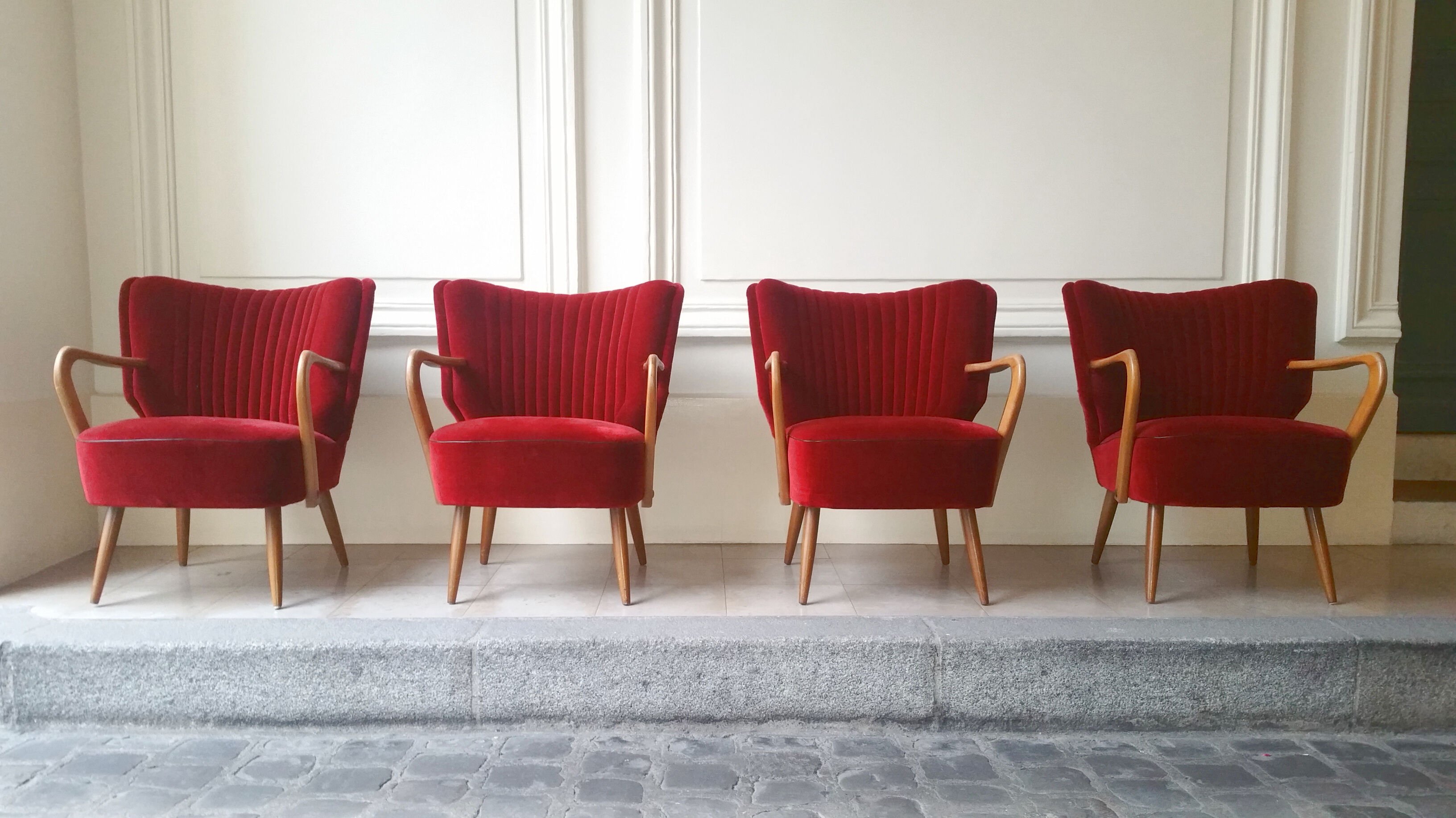 1/4 chairs red cinema cocktails