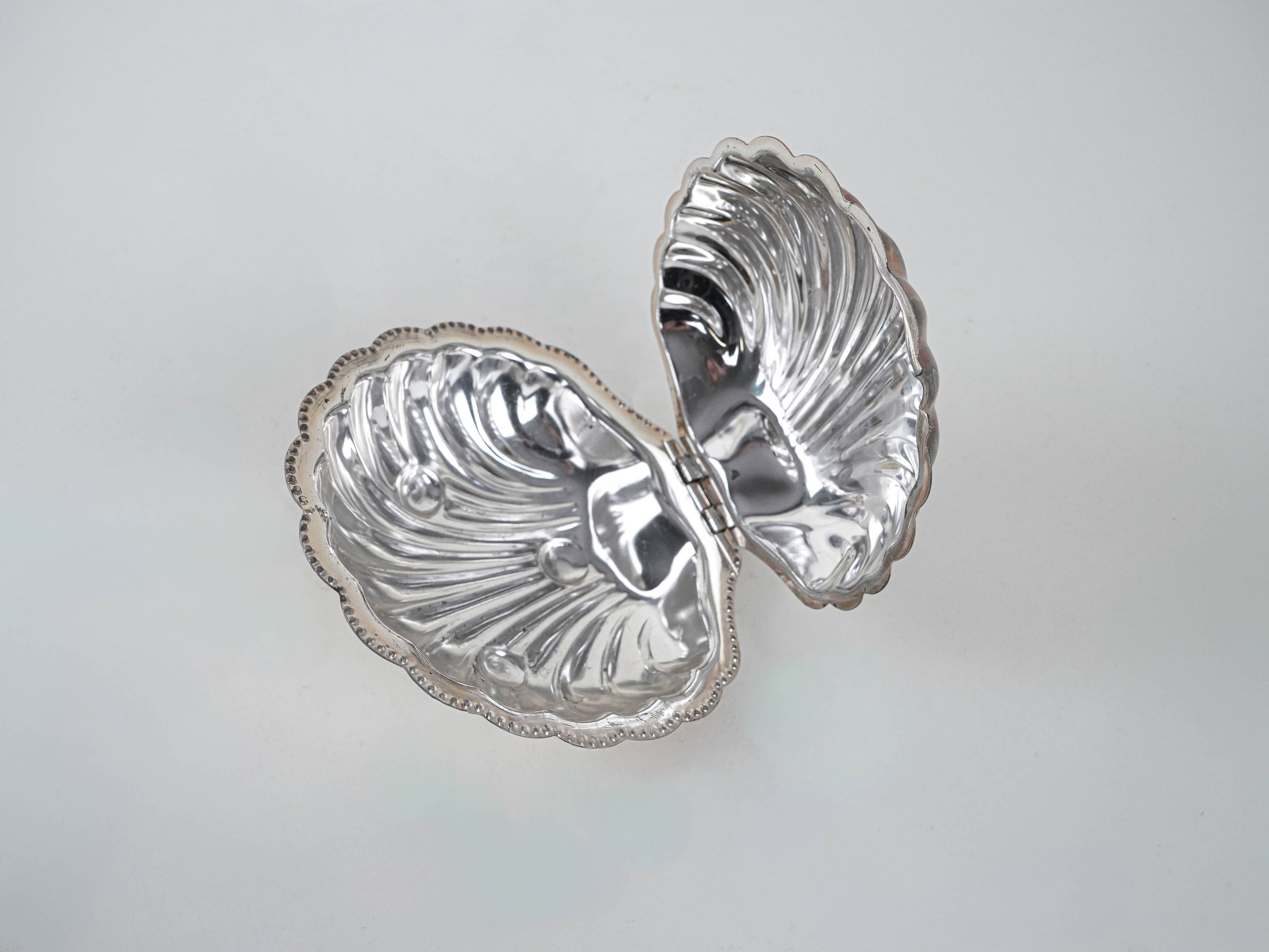 Metal shell-shaped box, Italian design, 1960s, made in Italy