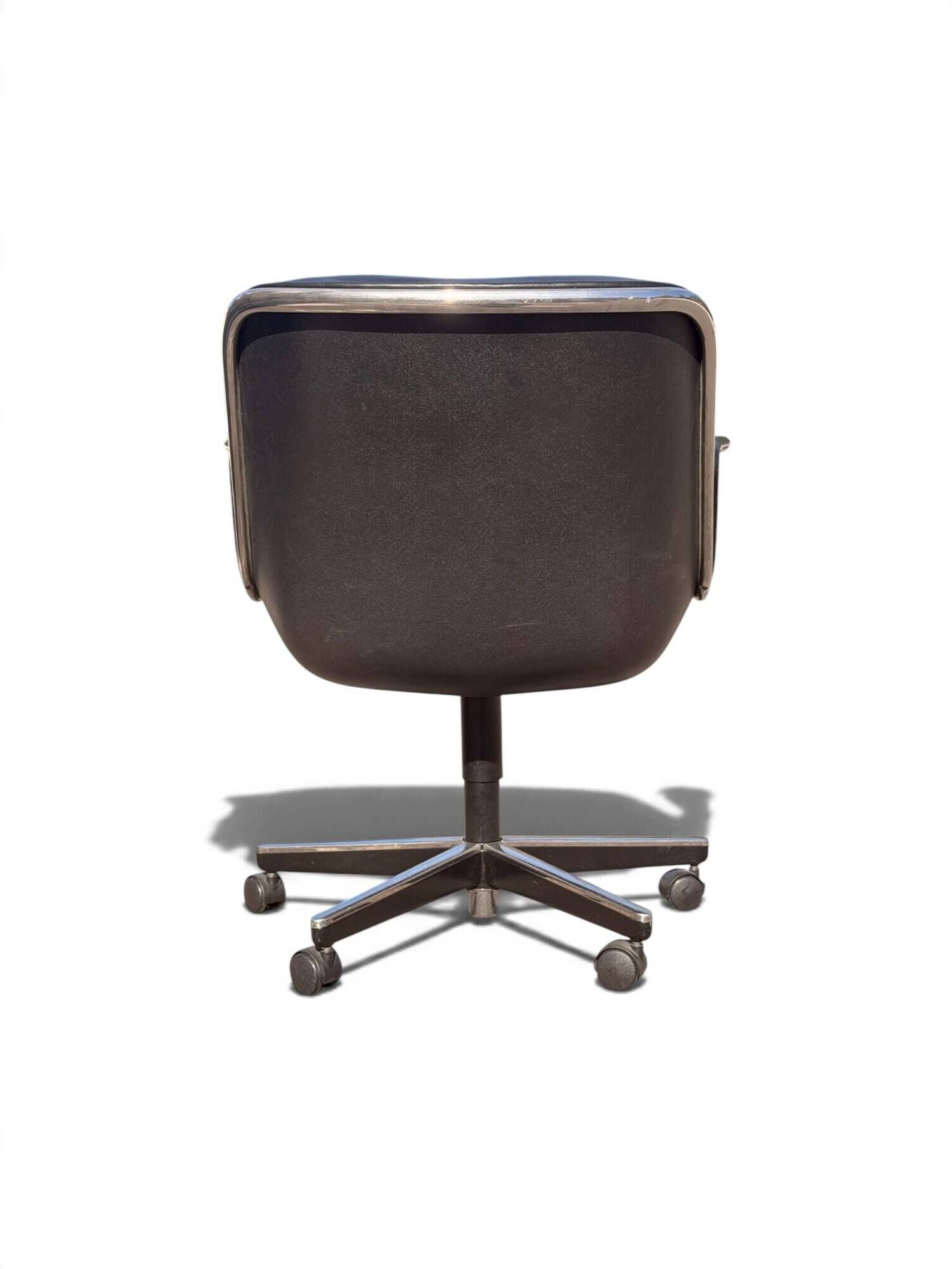Charles Pollock Executive Knoll office chair in black leather.