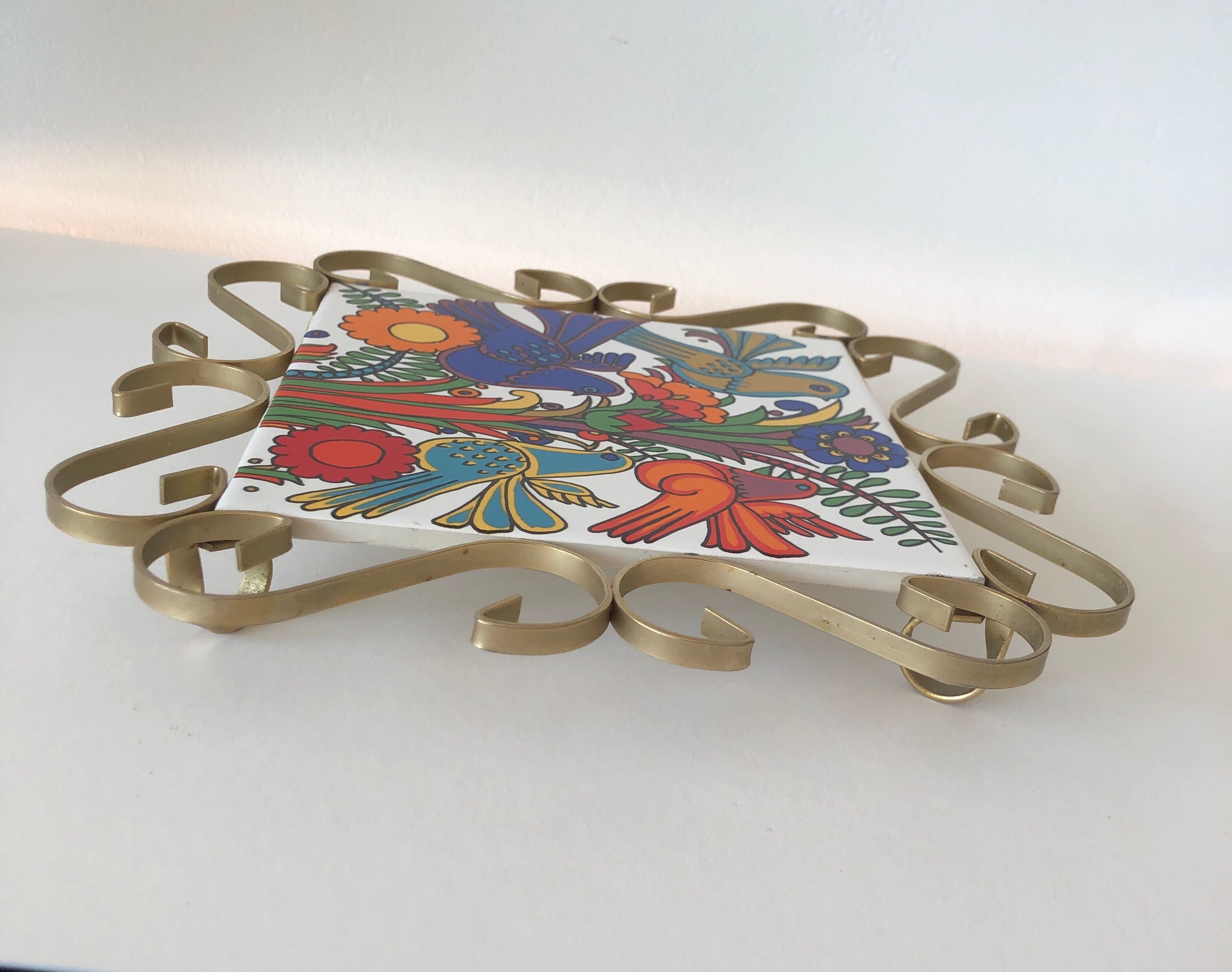 Underside Of Plat service Acapulco by Villeroy & Boch