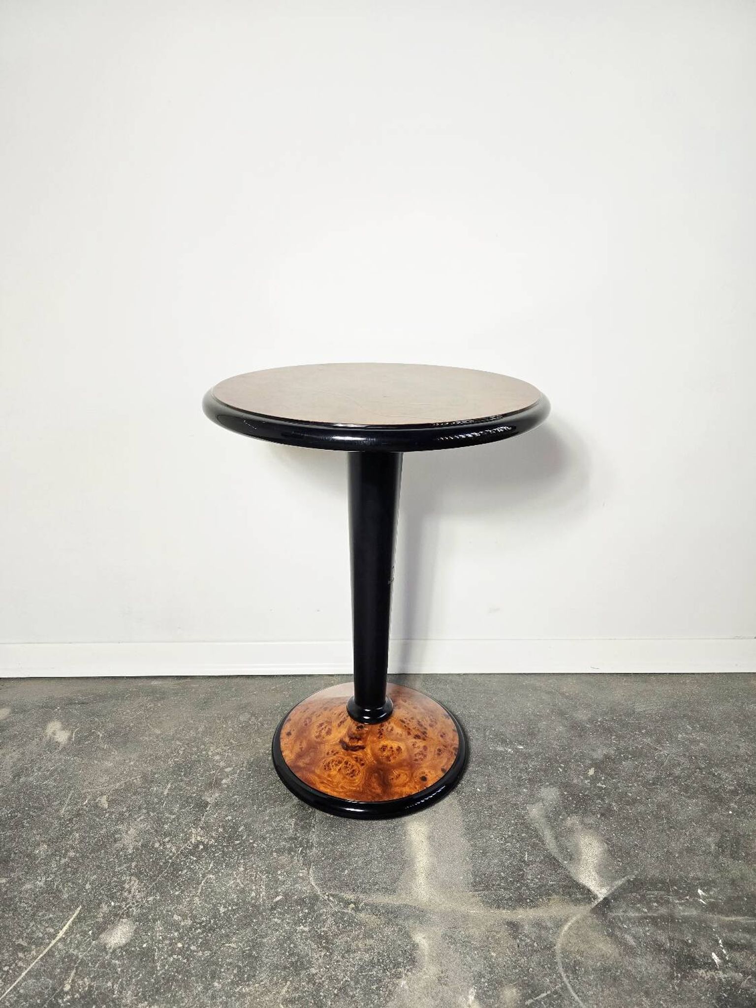 Side table in walnut and ebony wood in Art Deco style