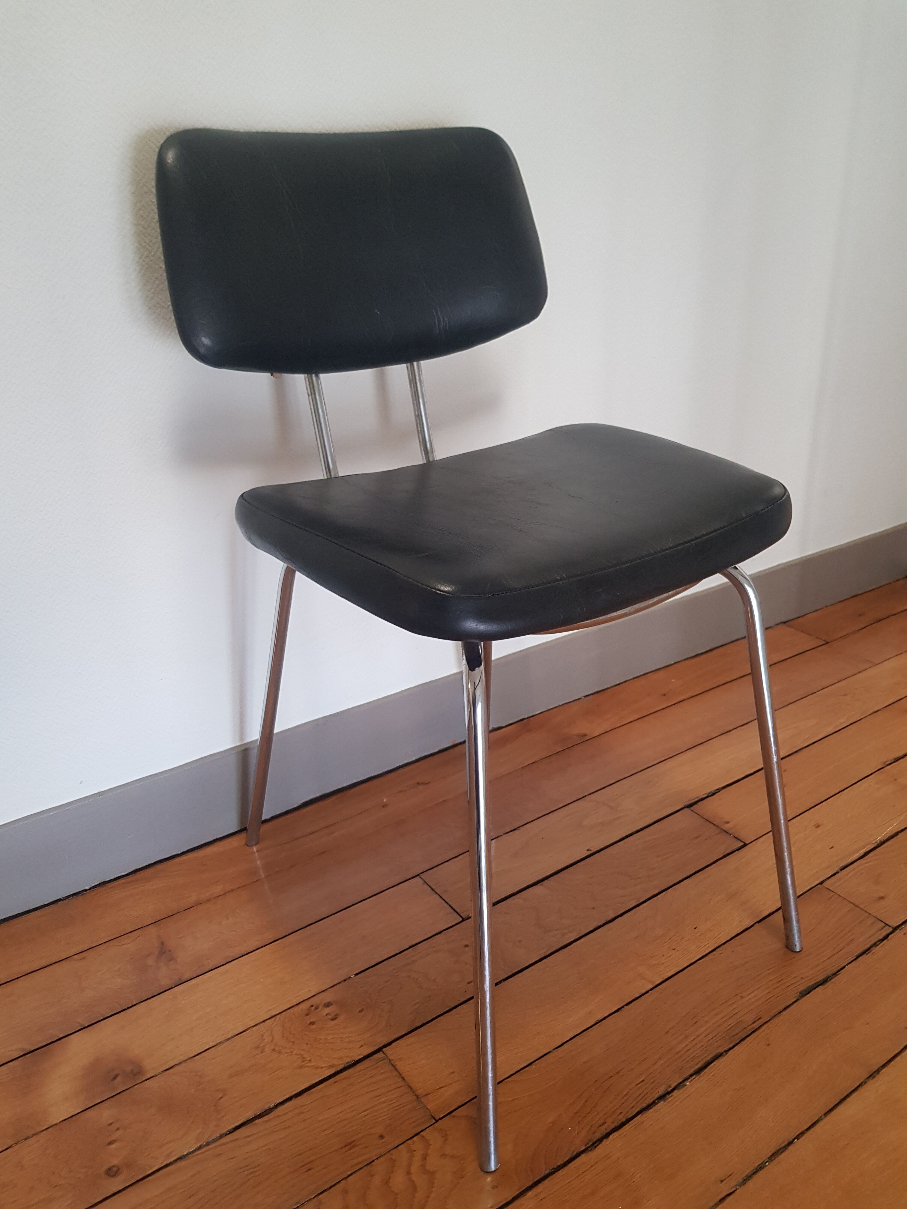 Metal chair and skai