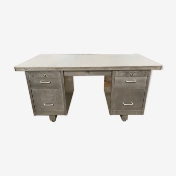 Strafor industrial desk