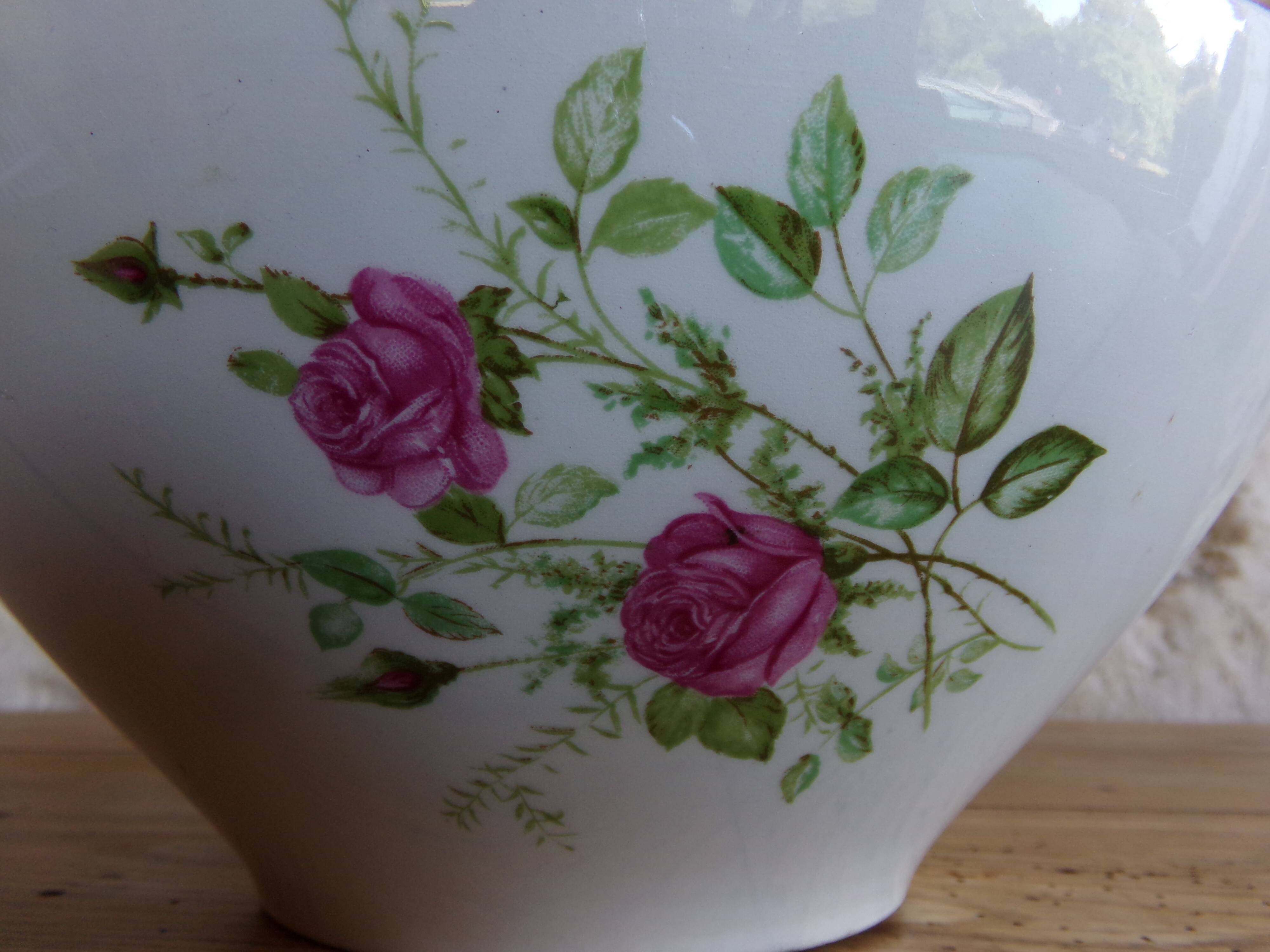 Salad bowl model "Pompadour" Faïencerie de Gien