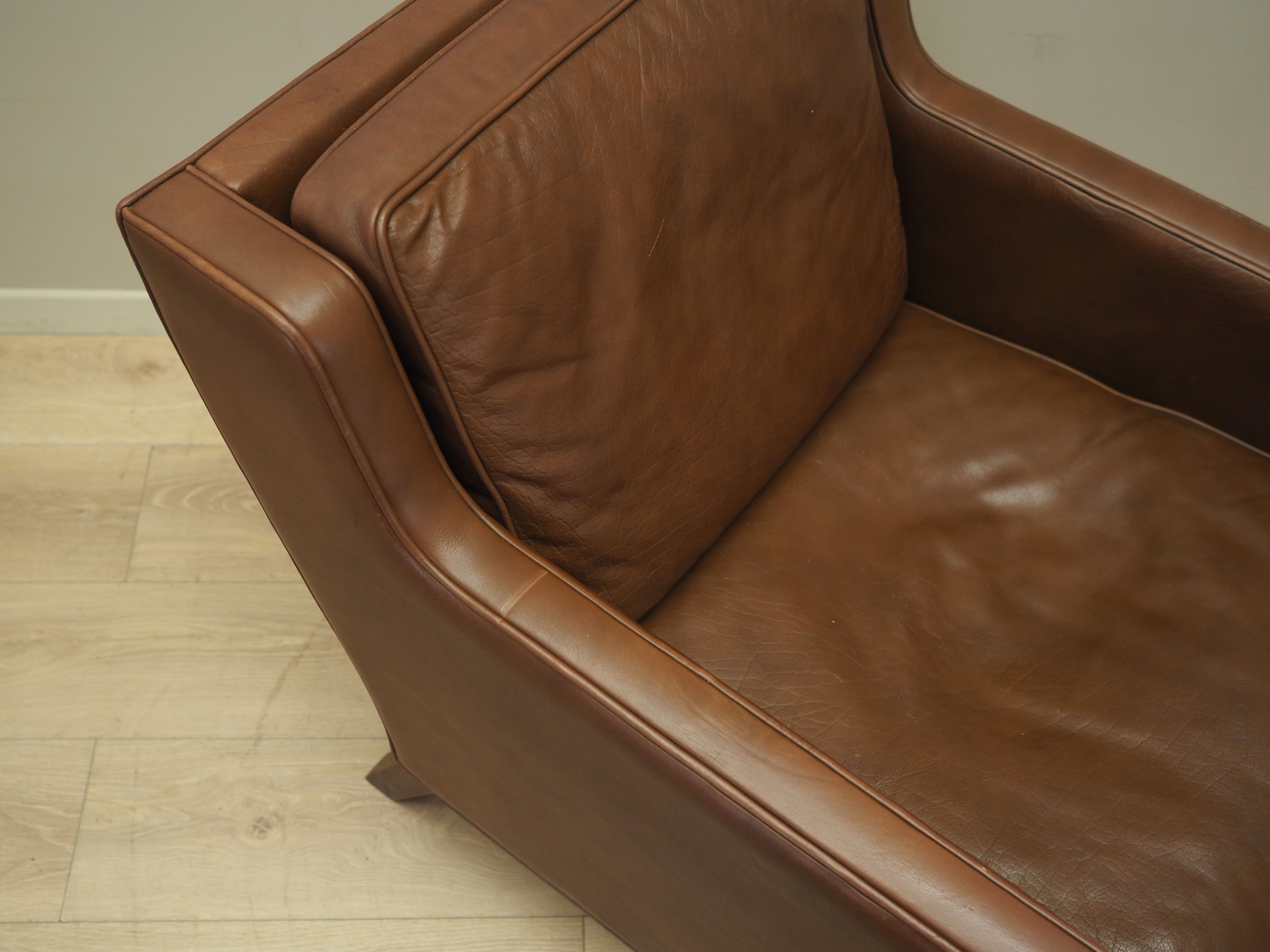 Fauteuil en cuir marron, design danois, années 1960, production: Danemark