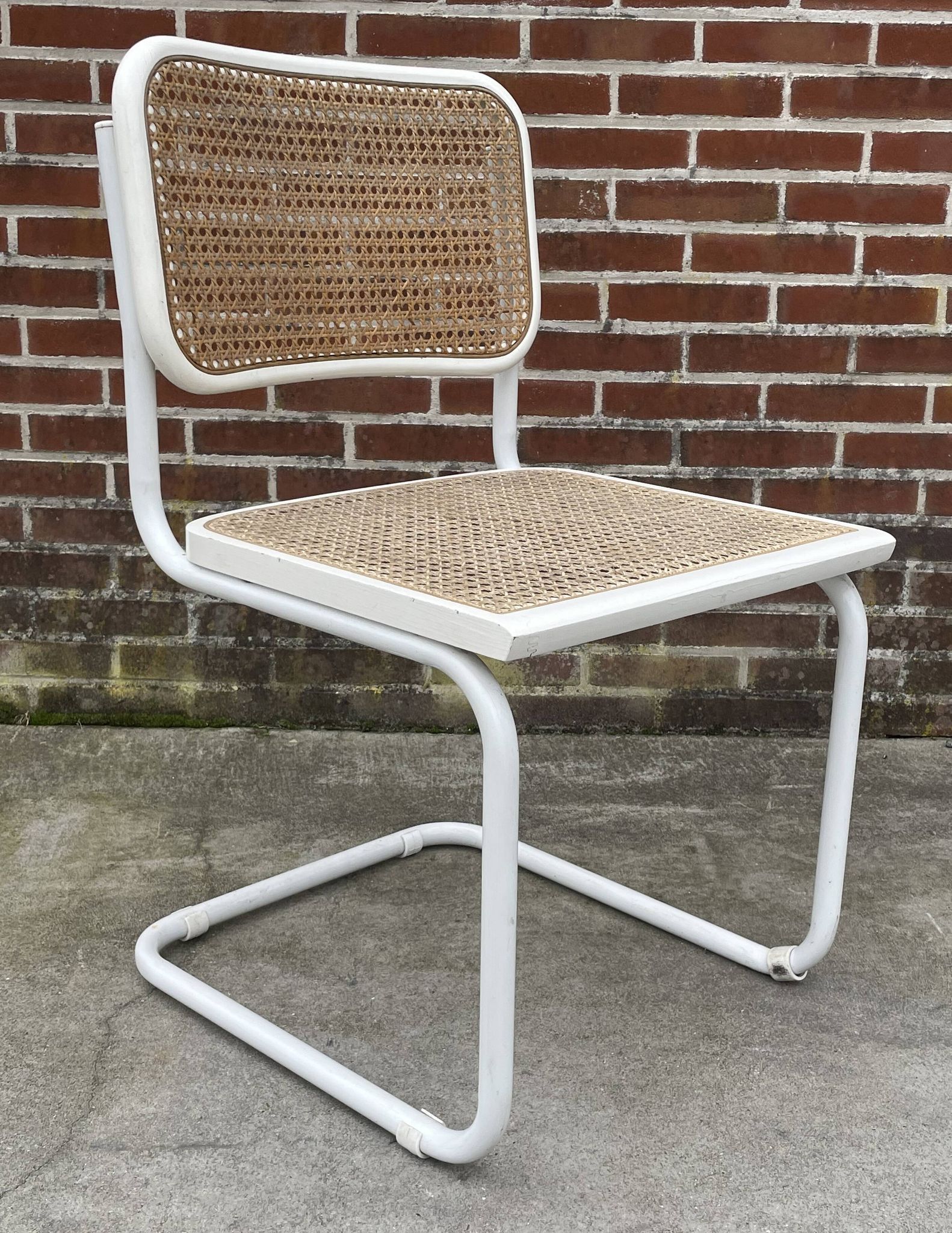 Set of 4 Cesca b32 model chairs in white by Marcel Breuer