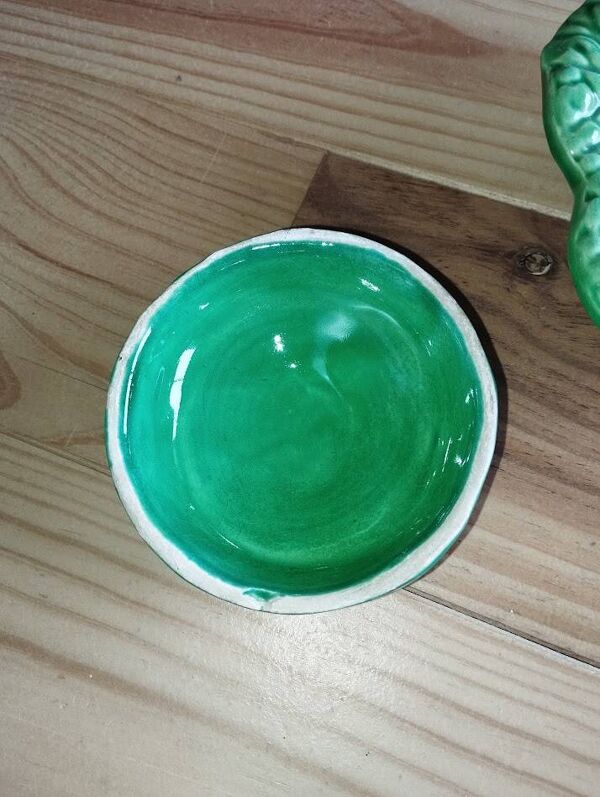 Bonbonnière en céramique barbotine en forme de chou, années 50