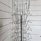 Porte carte en fer forgé sur pied