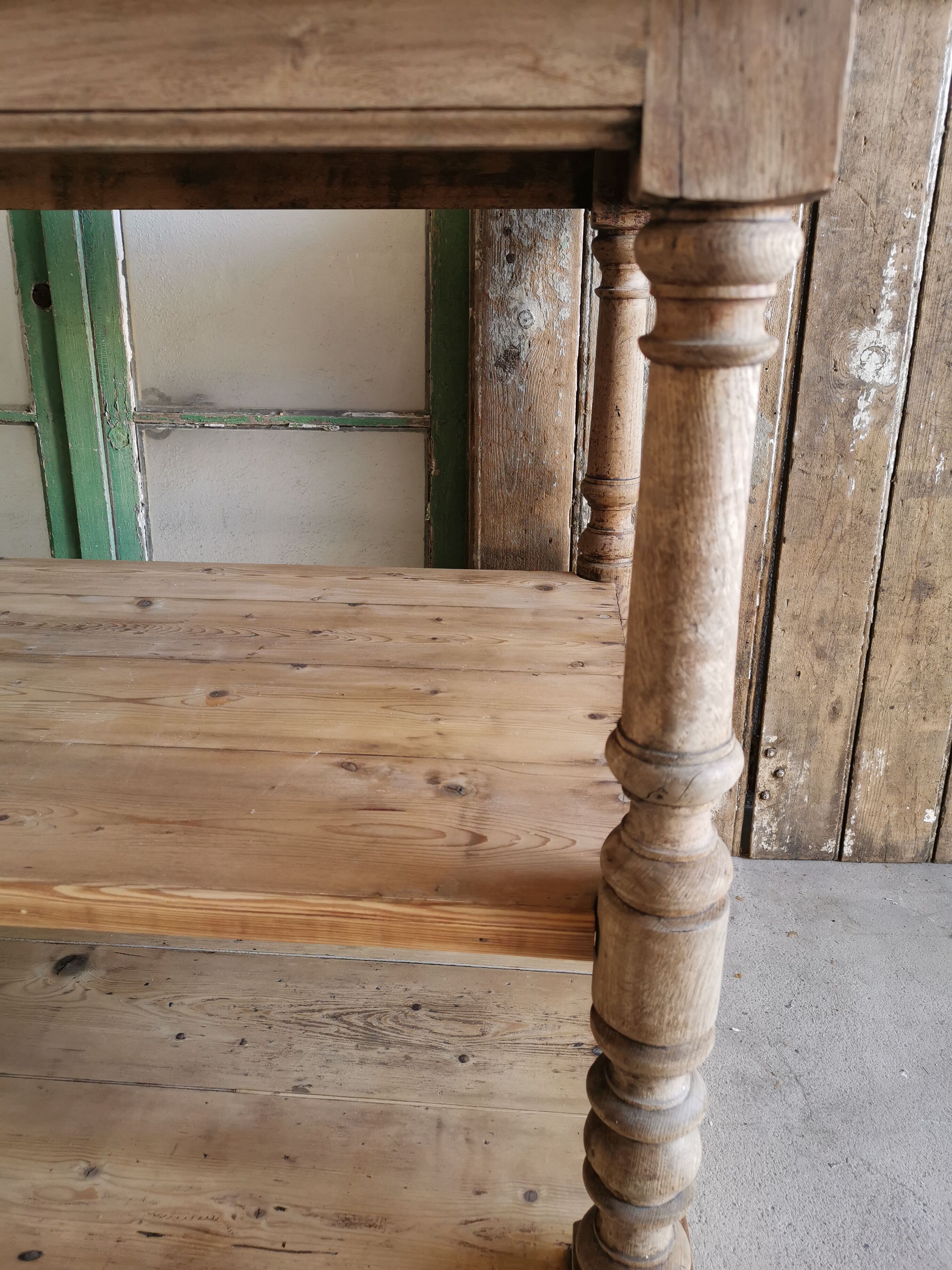 Old drapier table