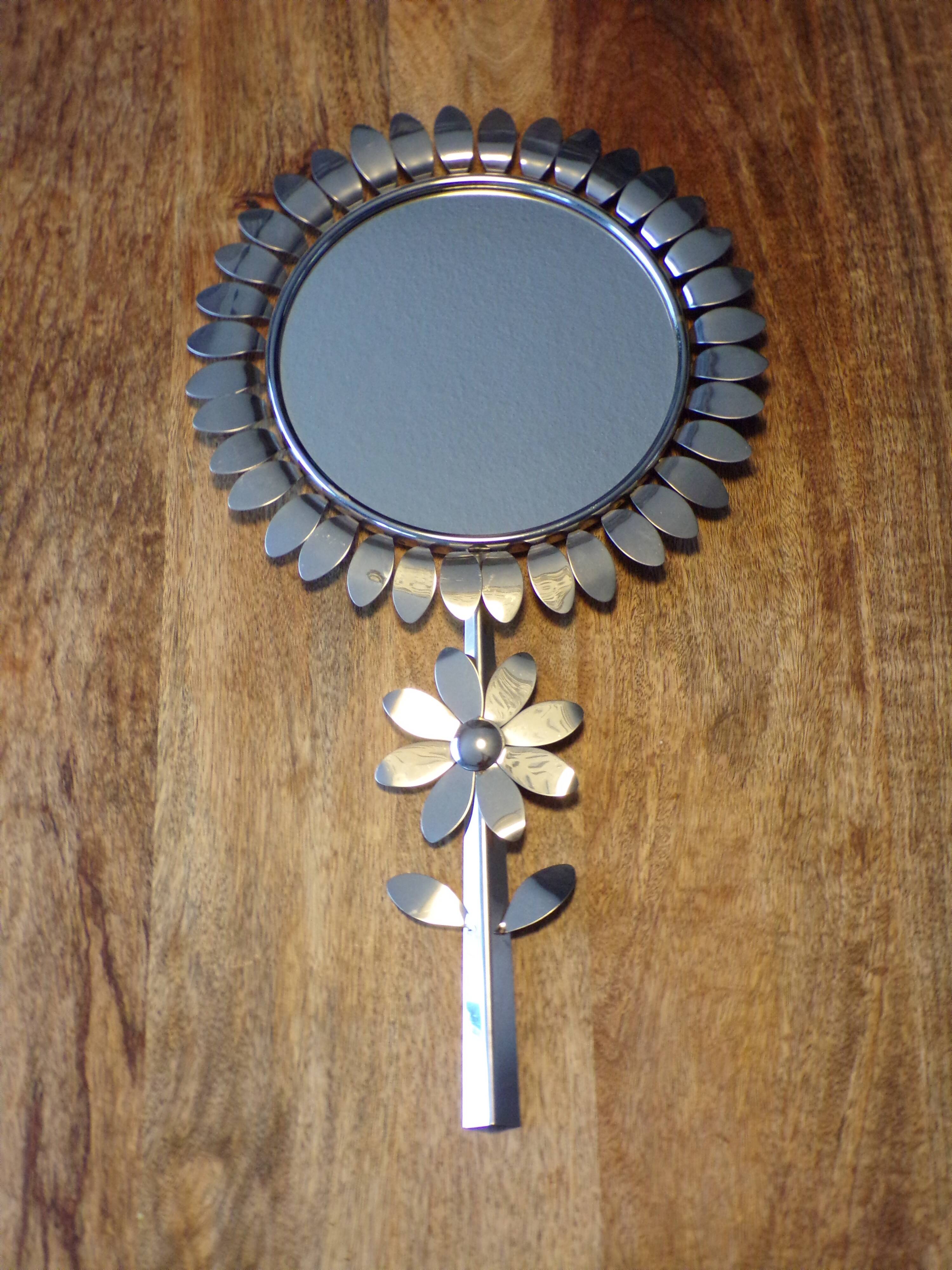 Miroir fleur mural 1970 en métal chromé