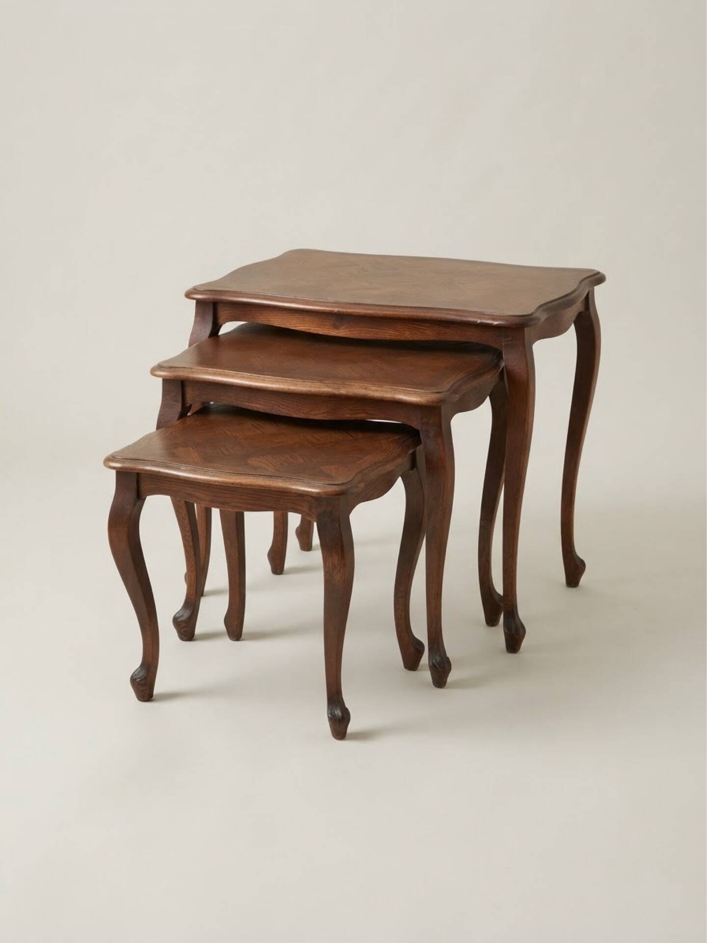 Set of 3 vintage nesting tables in oak – Louis XV / Regency style