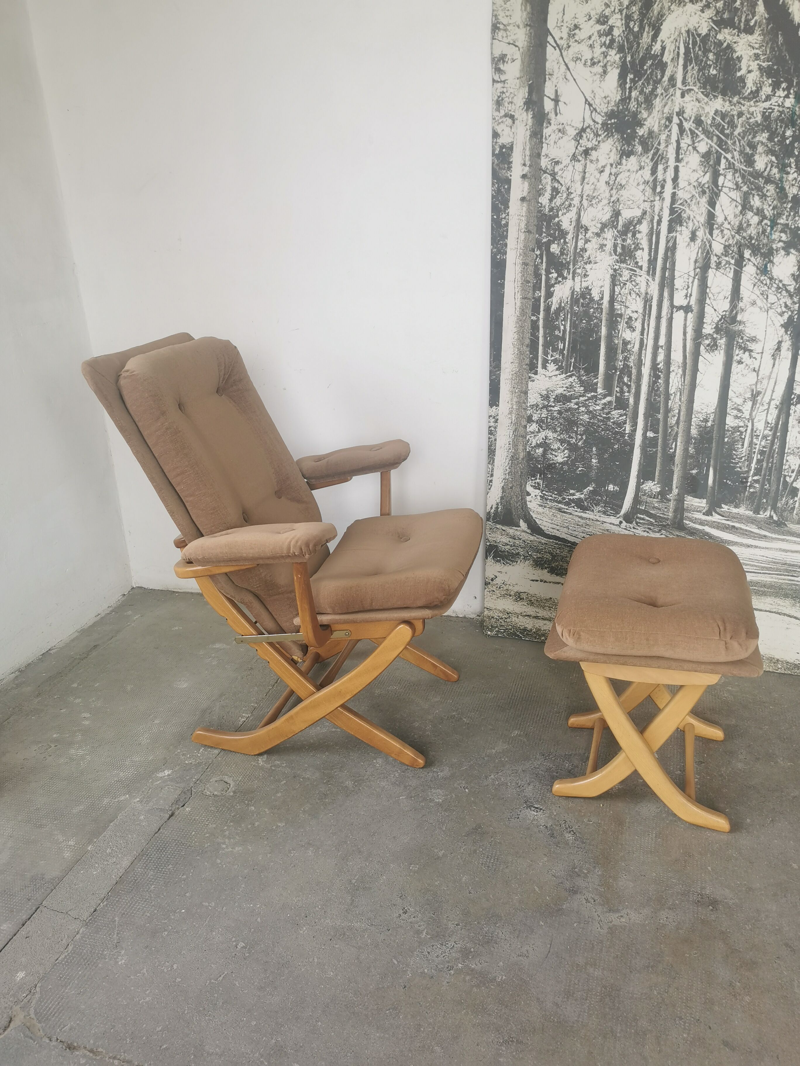 Relax armchair and its velvet ottoman from the 70s /80